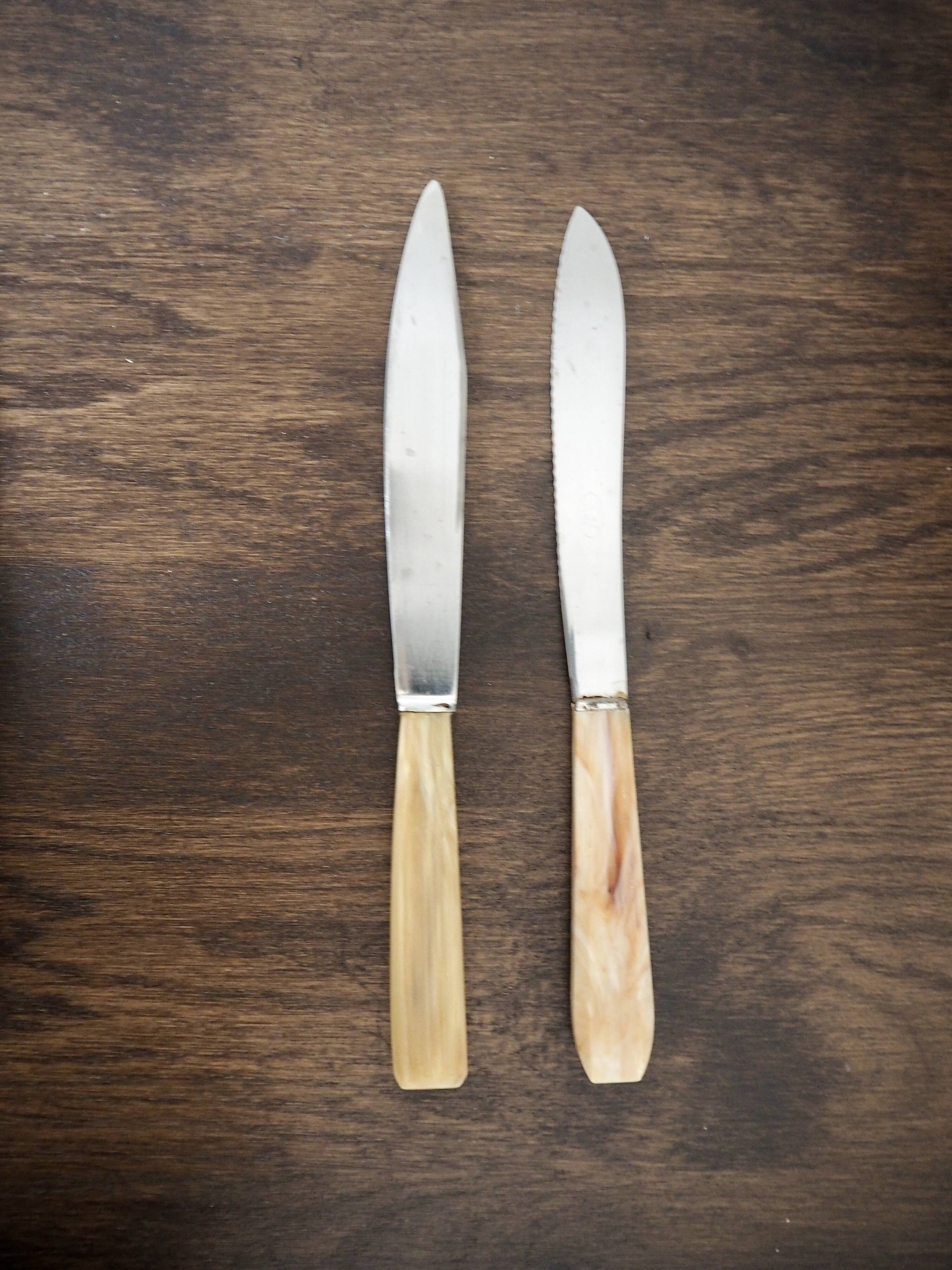 Set of 8 knives with horn handle