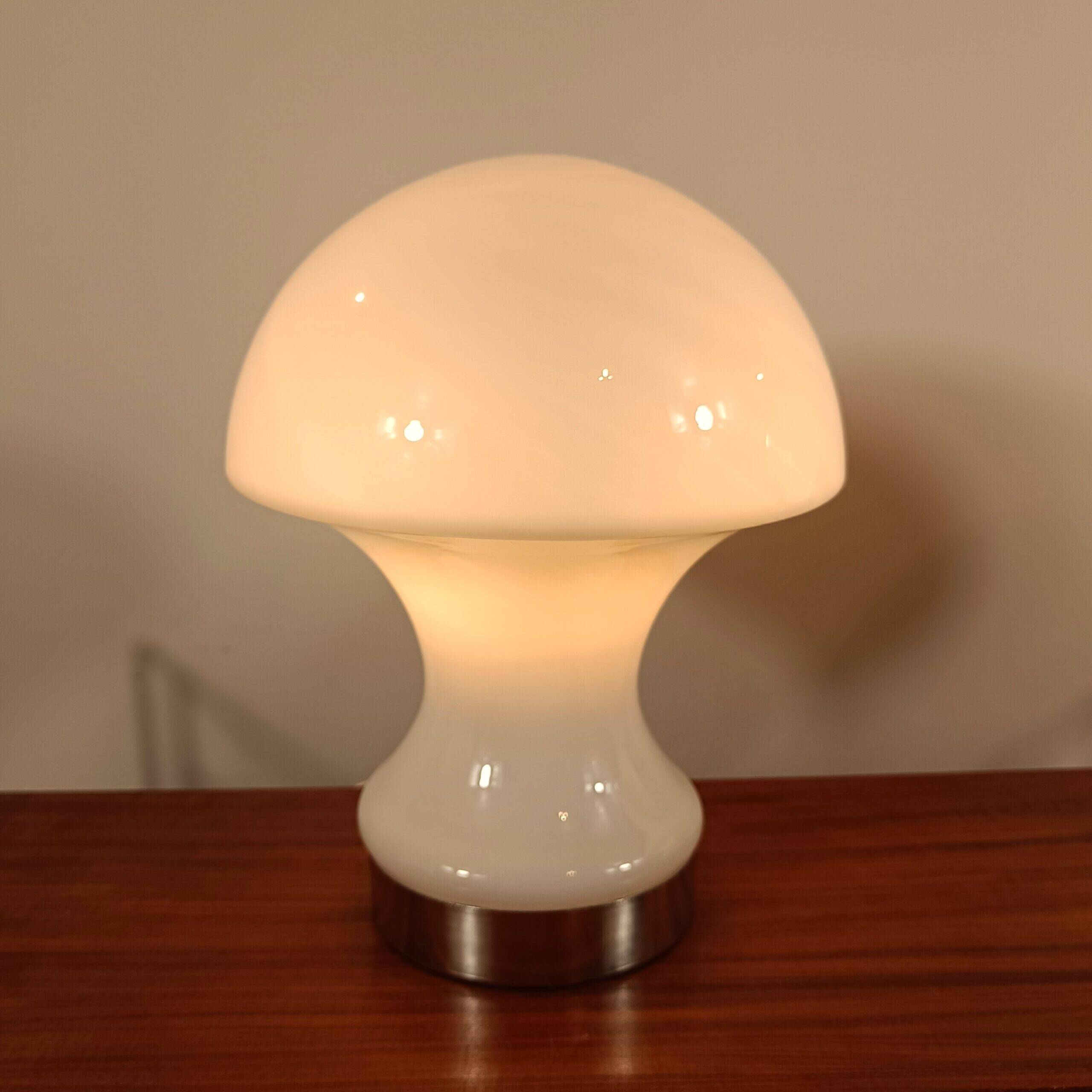 Set of 2 mushroom table lamps in opaline glass