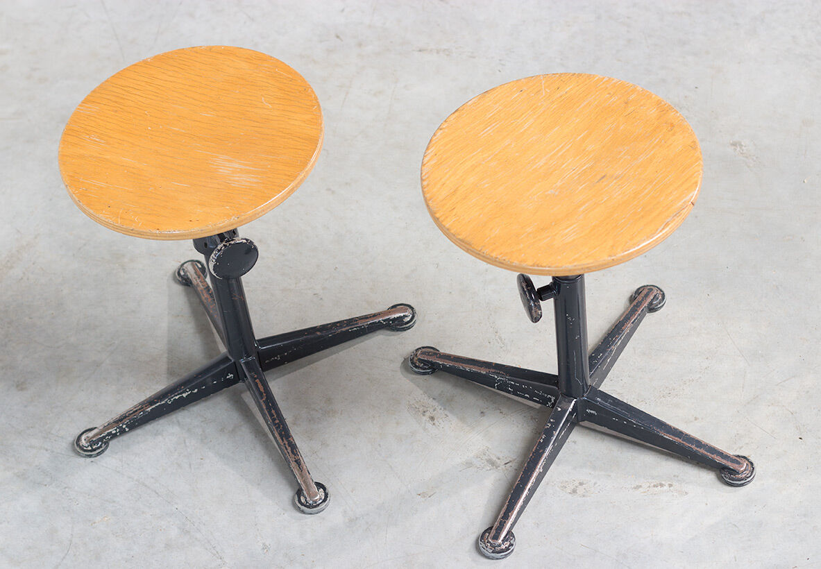 Friso Kramer two cirkel Ahrend swivel stools, 1960s