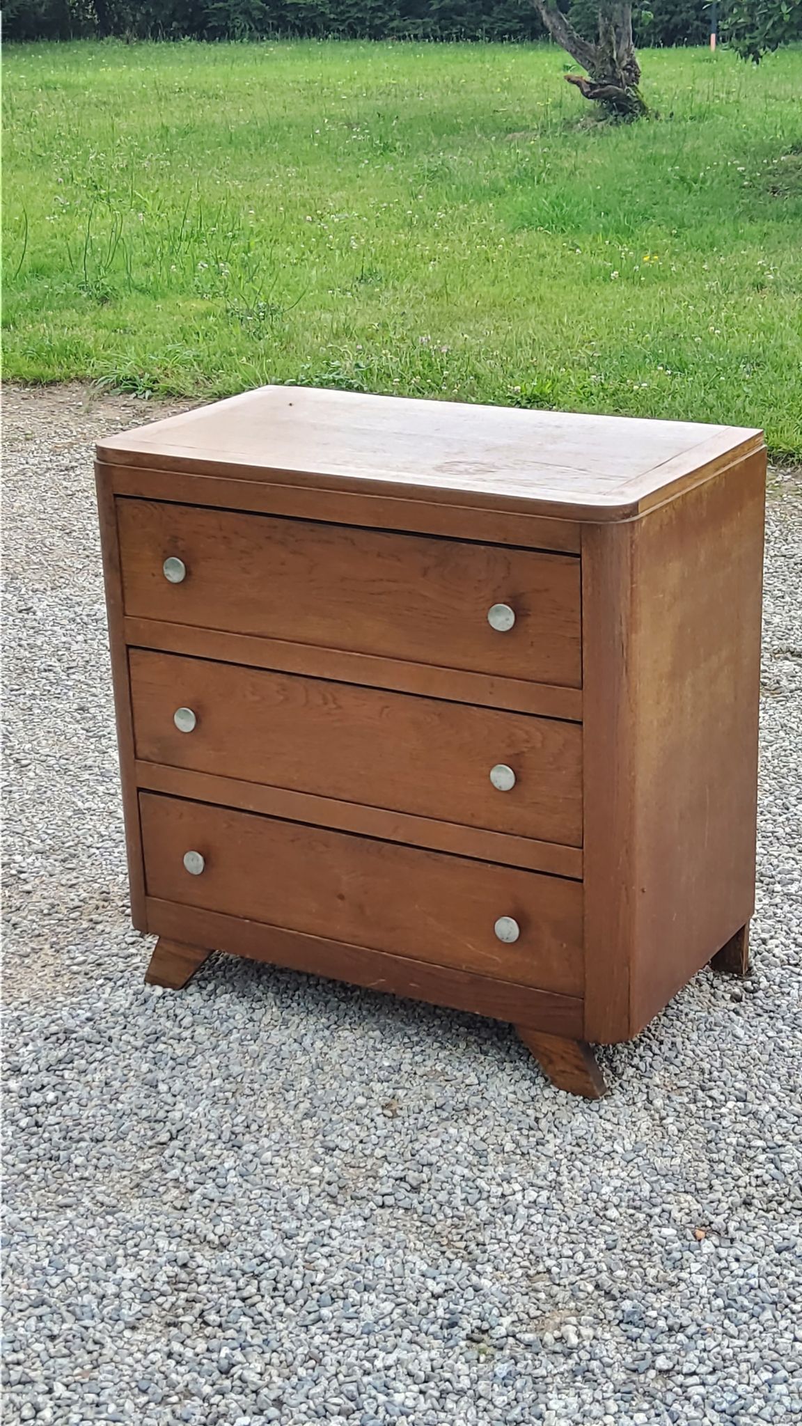 Commode vintage en chêne pieds compas 3 tiroirs des années 50