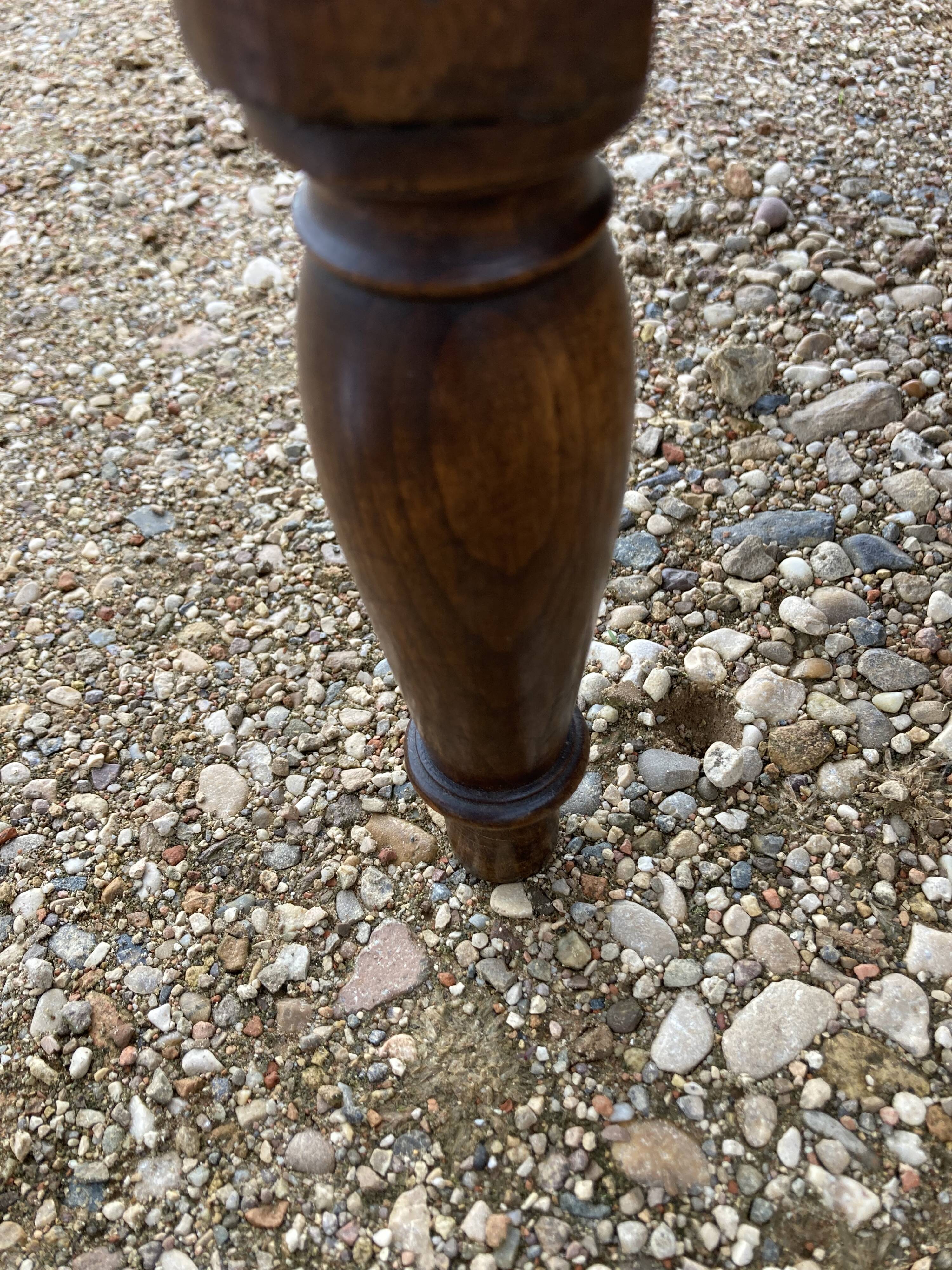 Louis XVI chest of drawers in walnut