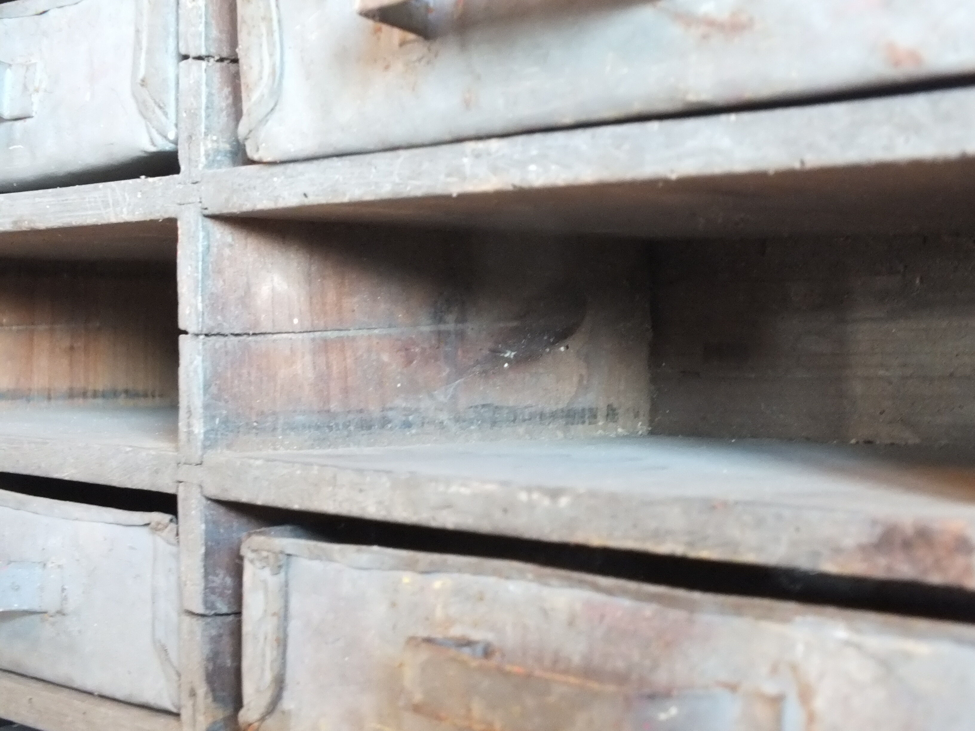 Garage or workshop furniture with drawers in cans