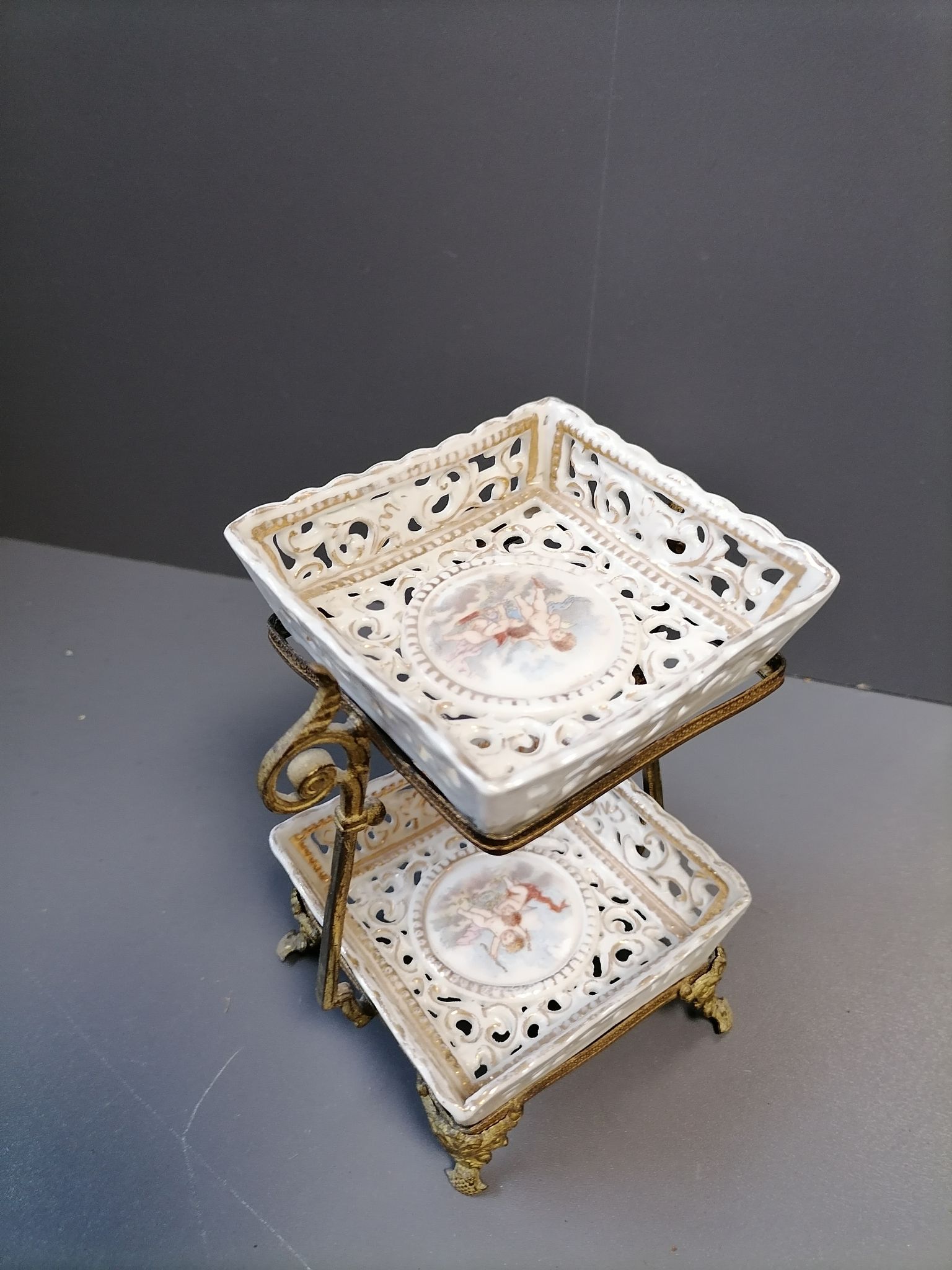 Serviteur faience