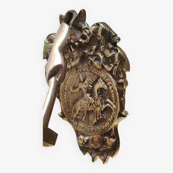 Heurtoir/marteau de porte maçonnique français des templiers, en bronze coulé. médaillon chevalier, main avec marteau