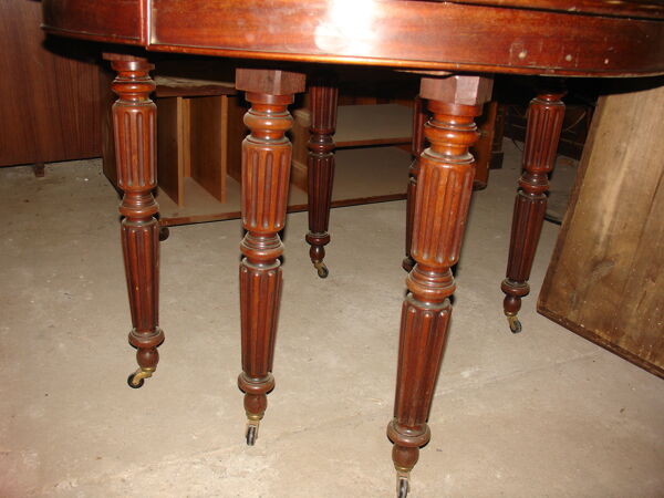 Table 6 pieds à bandeau époque Louis Philippe en acajou de cuba