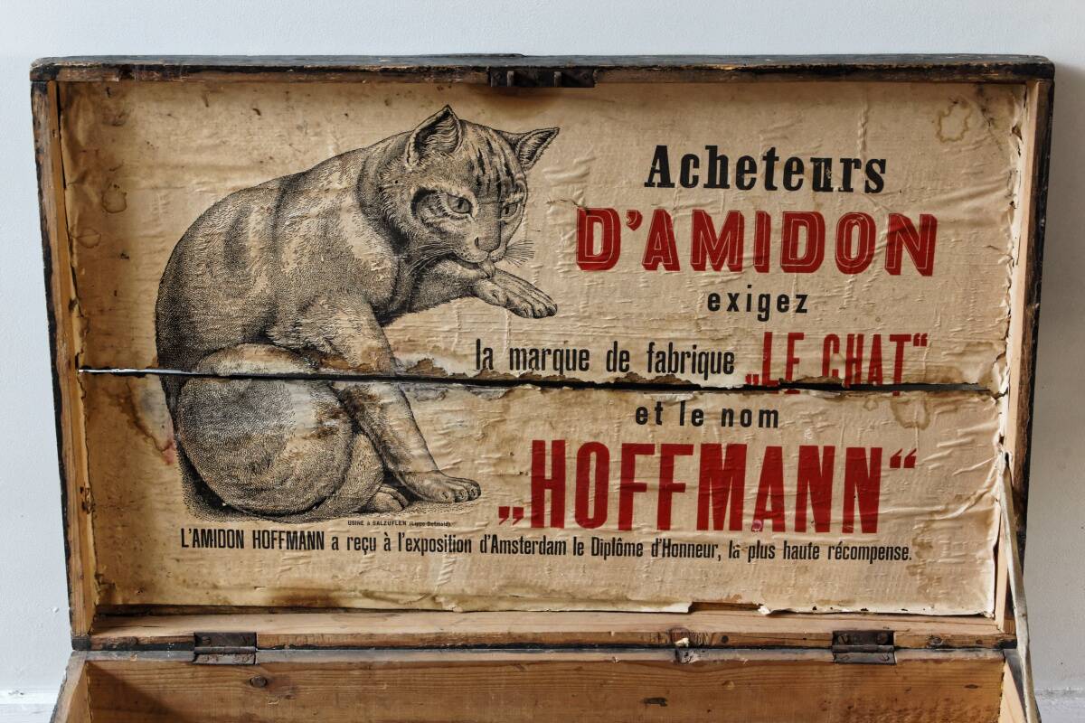 Malle en bois, amidon Le Chat Hoffmann