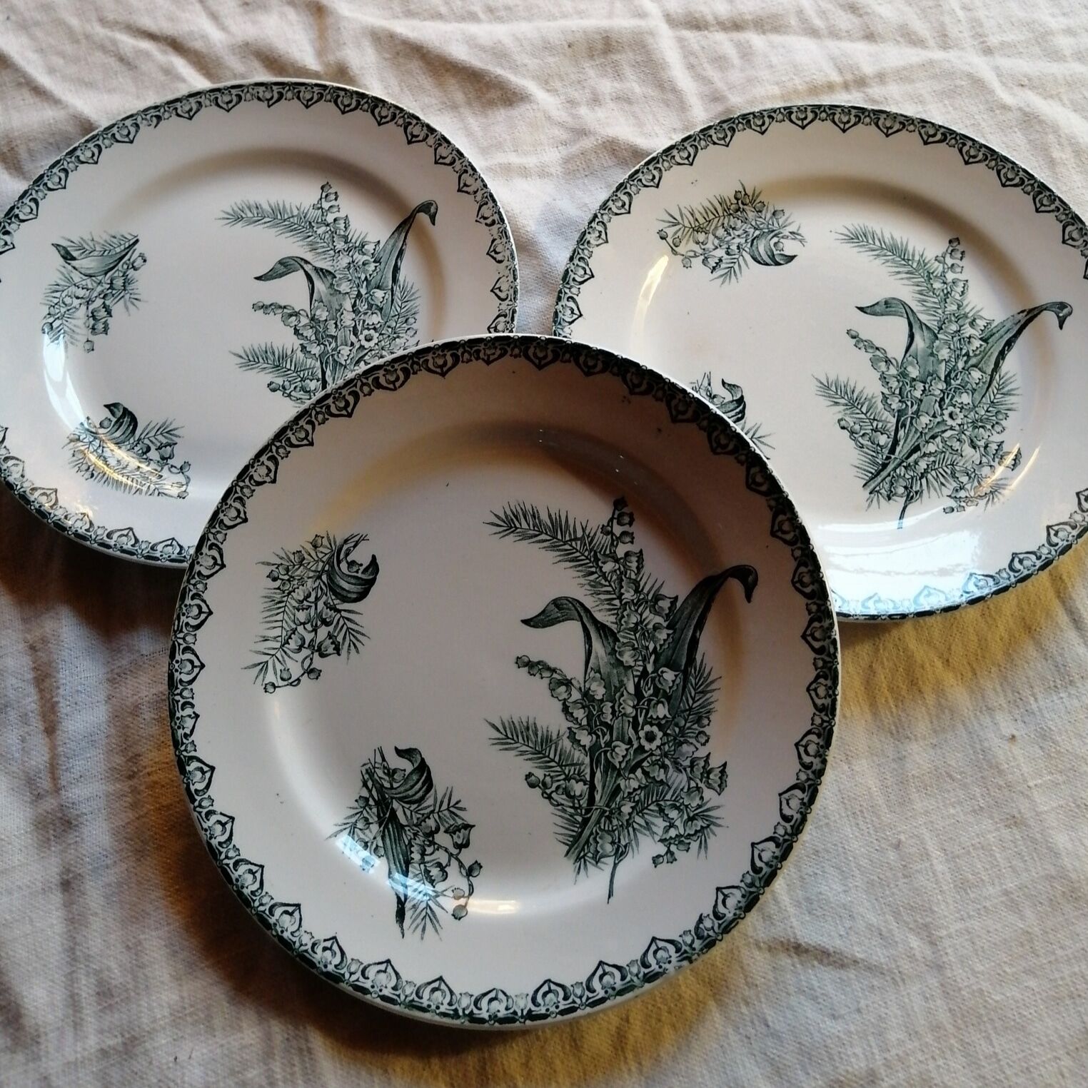 Saint Amand 'muguet' plate