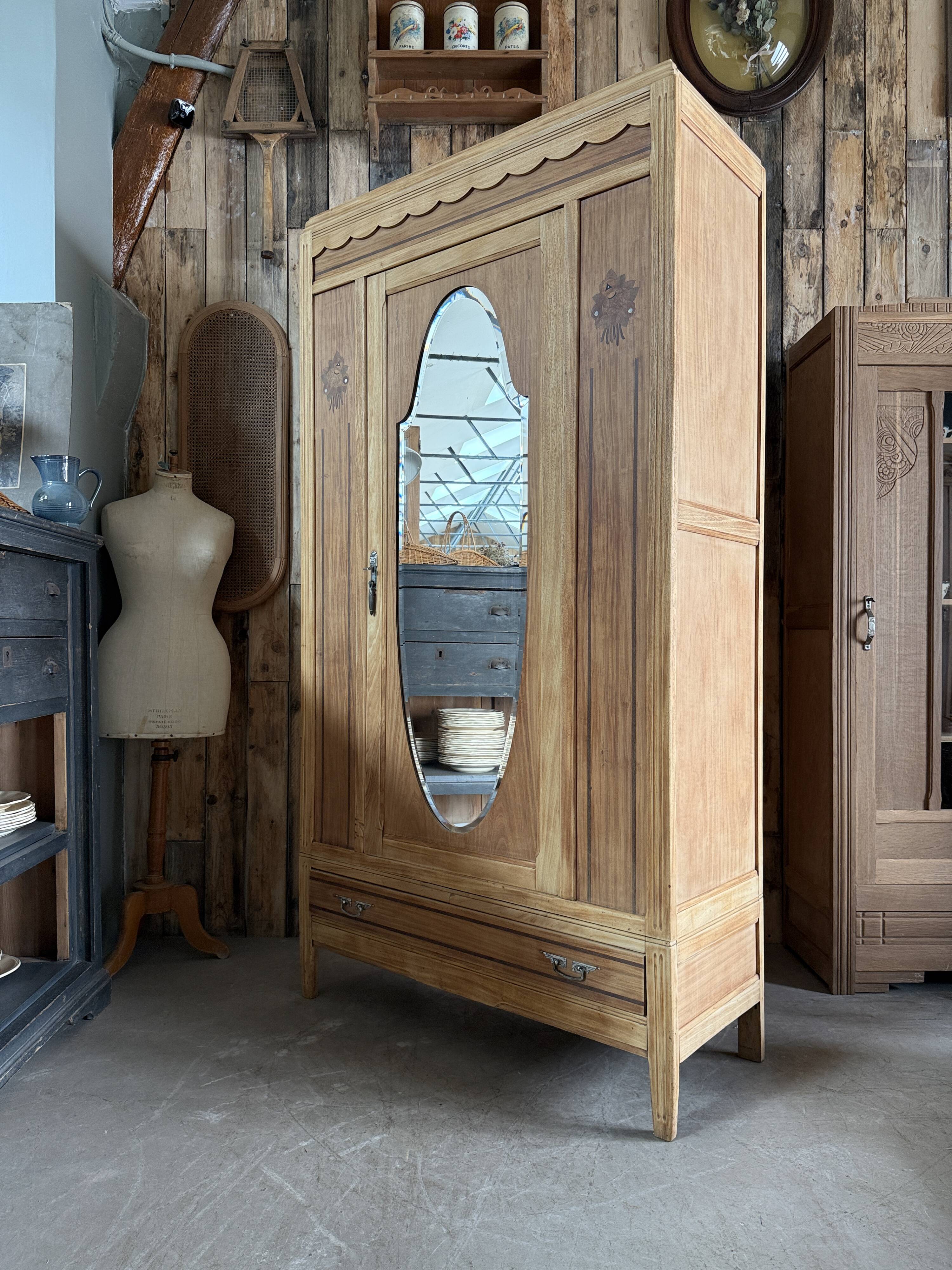 Art Deco Bonnetière (renovated)