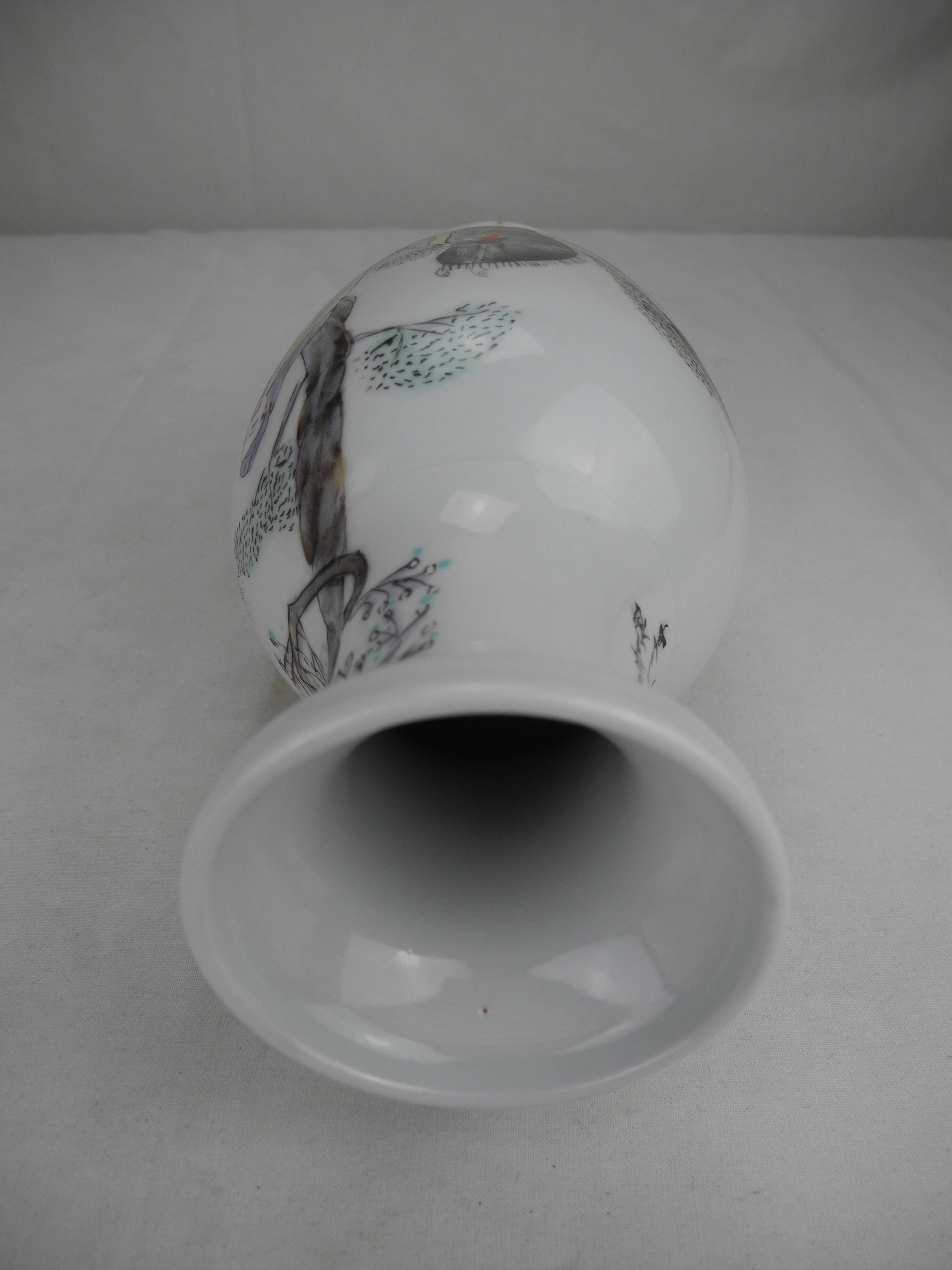 Antique porcelain vase, vintage Chinese porcelain vase