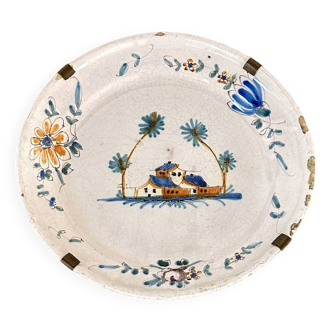Earthenware plate with polychrome decoration - 18th century