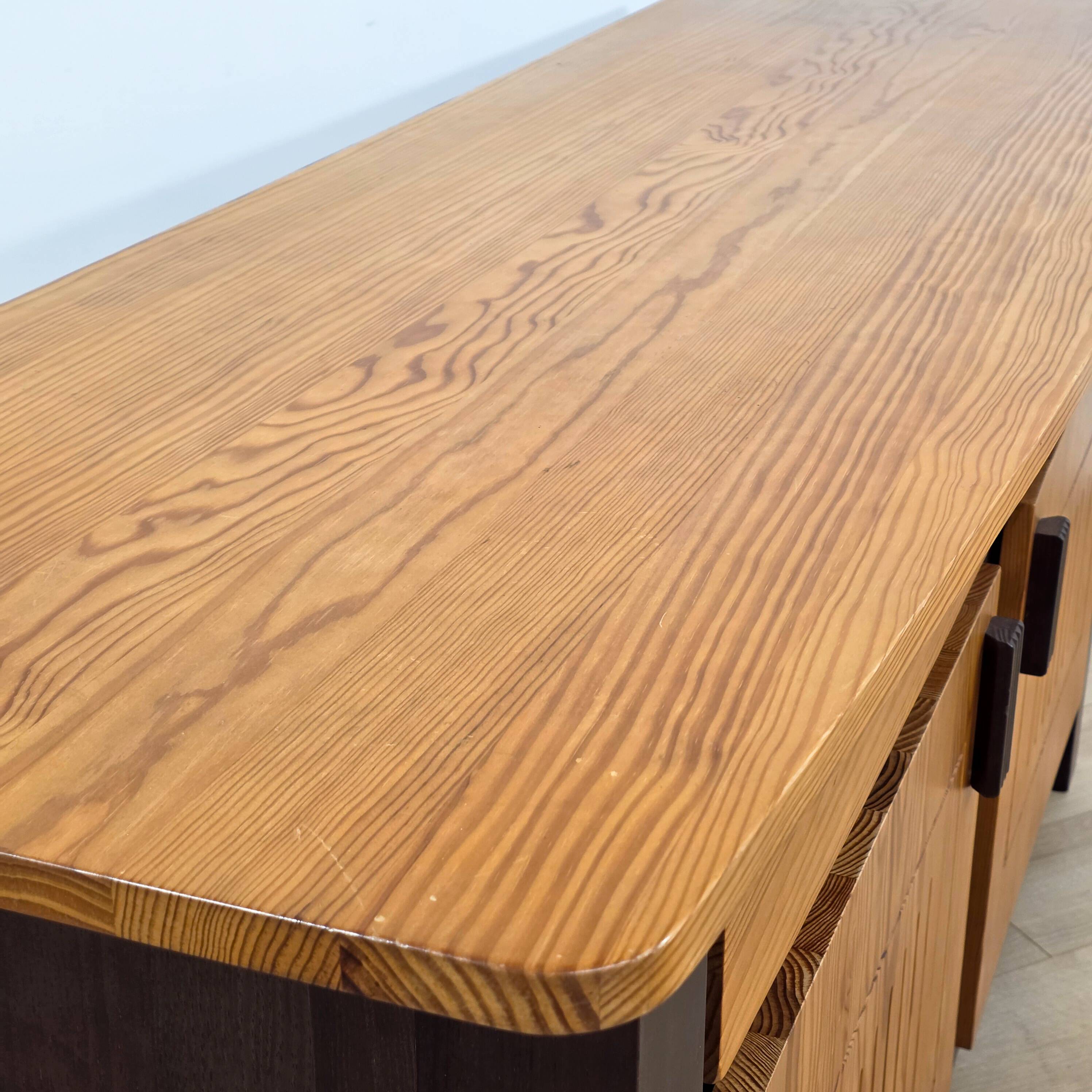 Solid wood sideboard with a timeless design