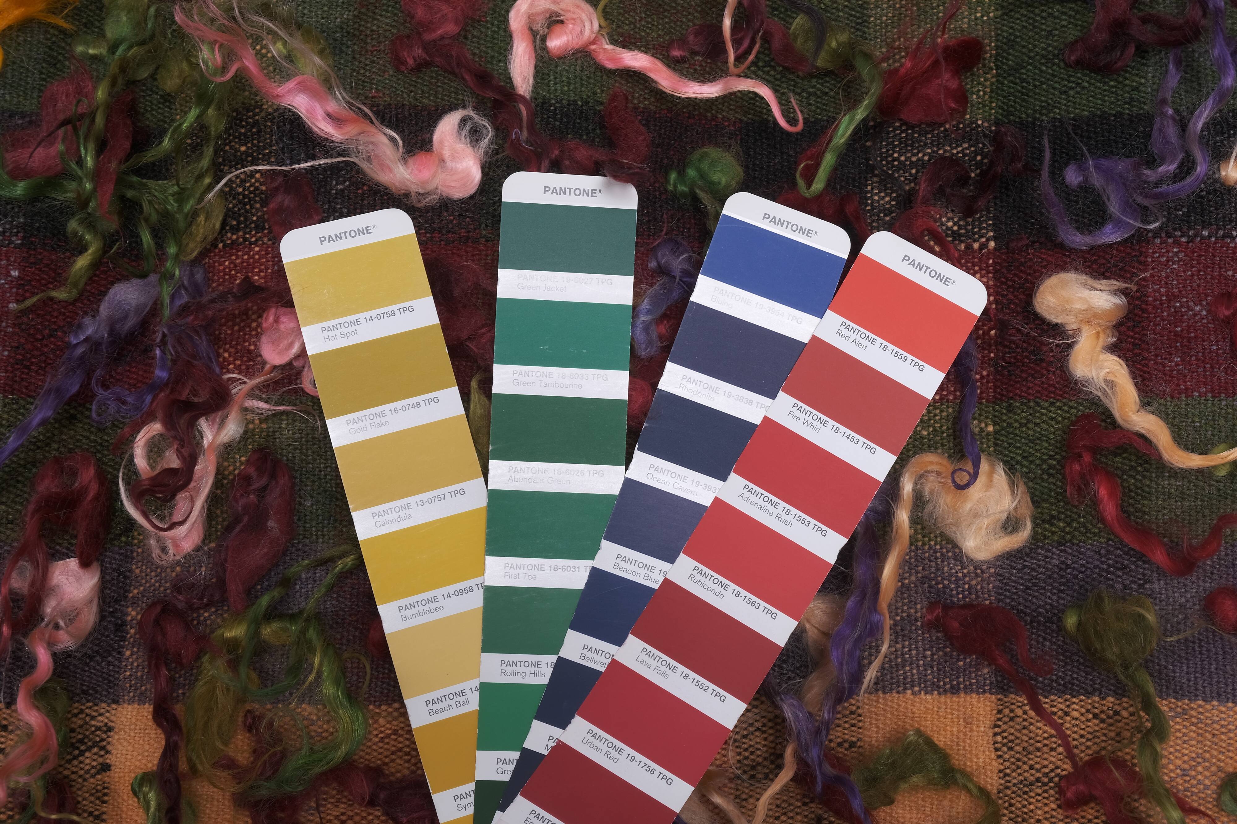 Vintage Turkish rug from Oushak, hand-woven 121x148 cm