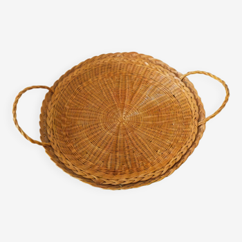 Old woven wicker fruit basket, wicker bread basket, round wicker wicker basket