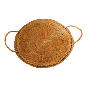 Old woven wicker fruit basket, wicker bread basket, round wicker wicker basket