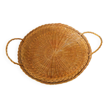 Old woven wicker fruit basket, wicker bread basket, round wicker wicker basket