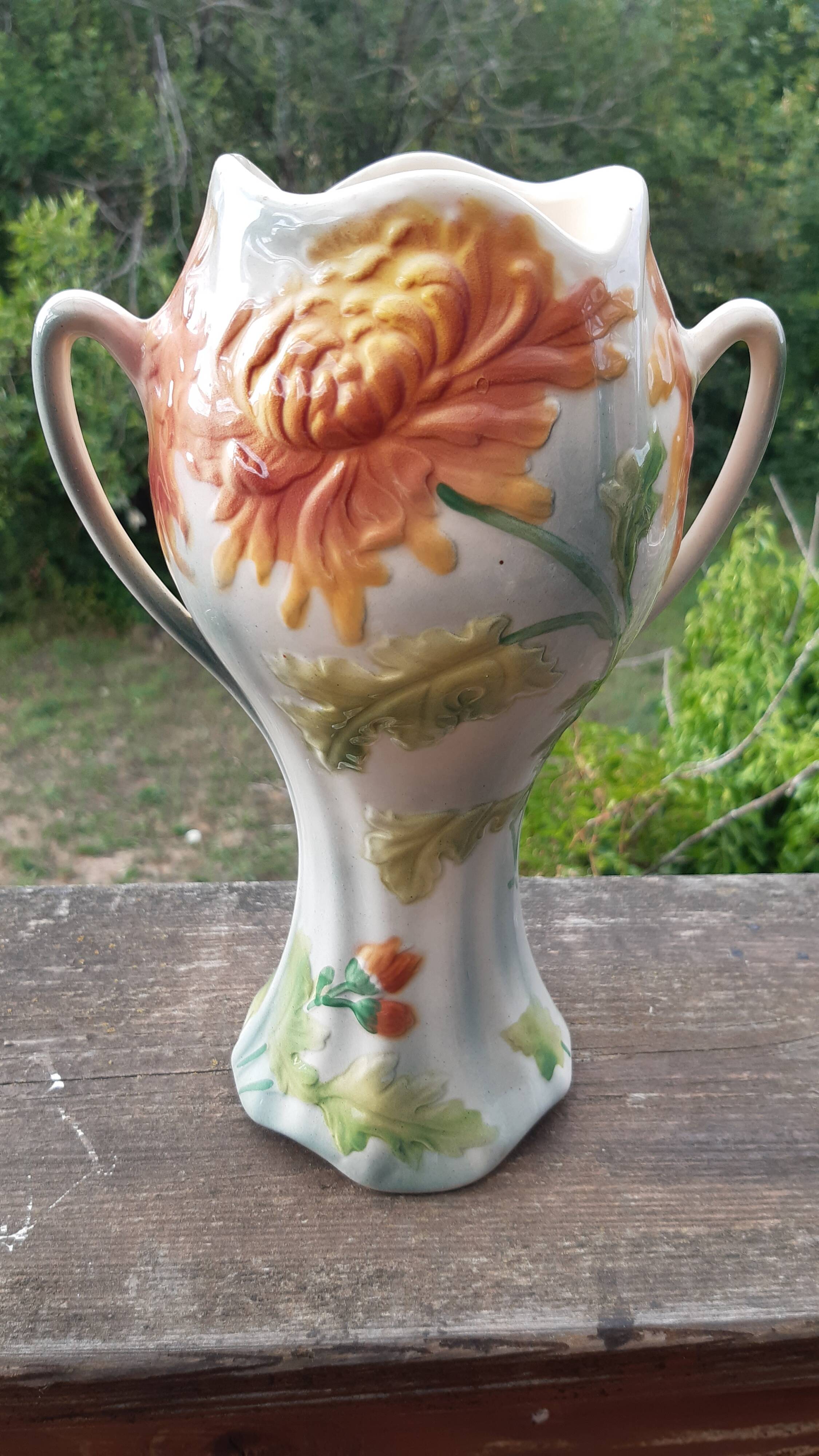Vase in earthenware slip of Saint Clement