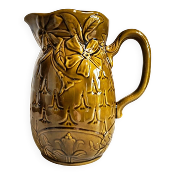 Carafe en barbotine