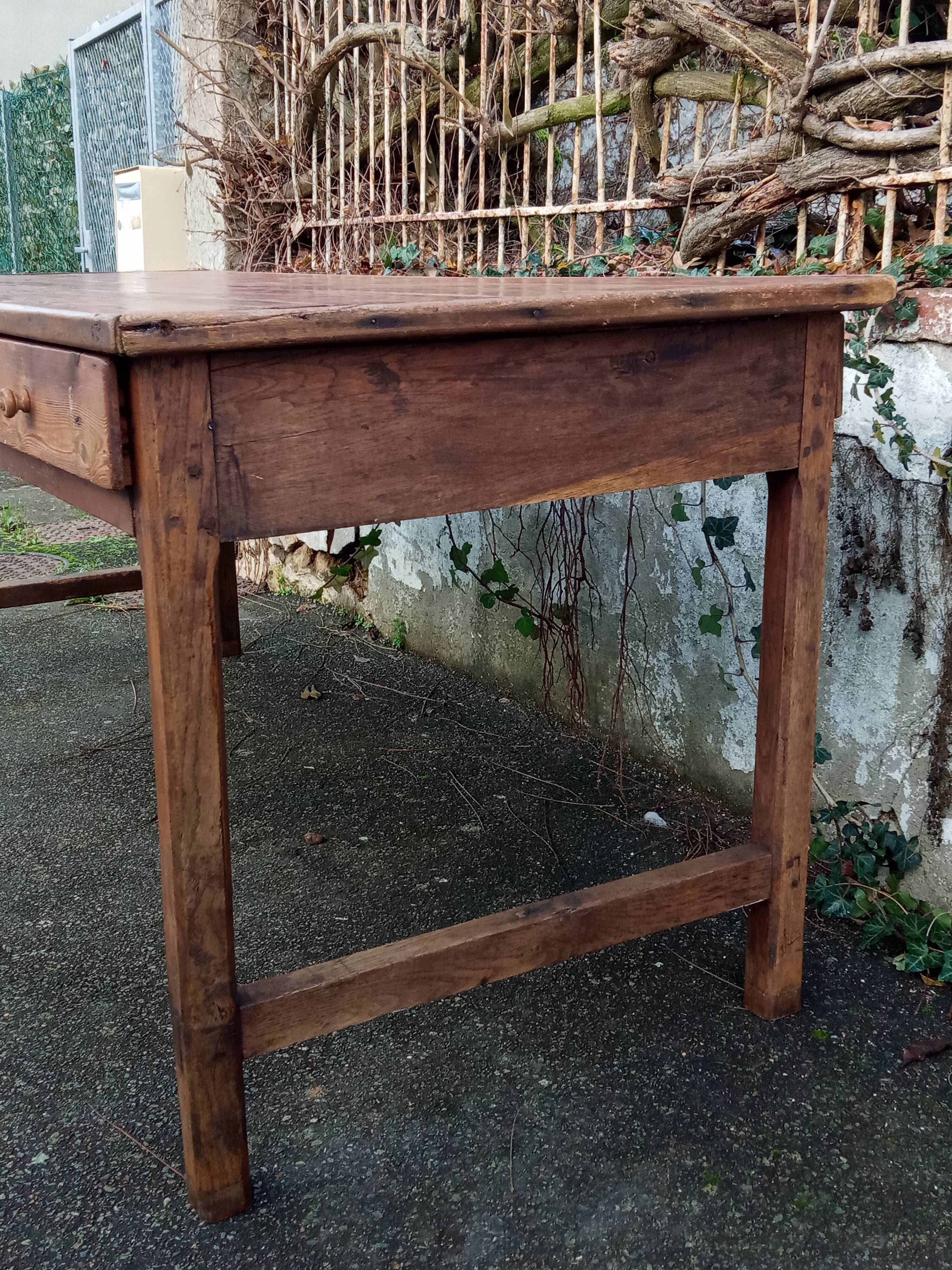 Oak farmhouse table, six drawers