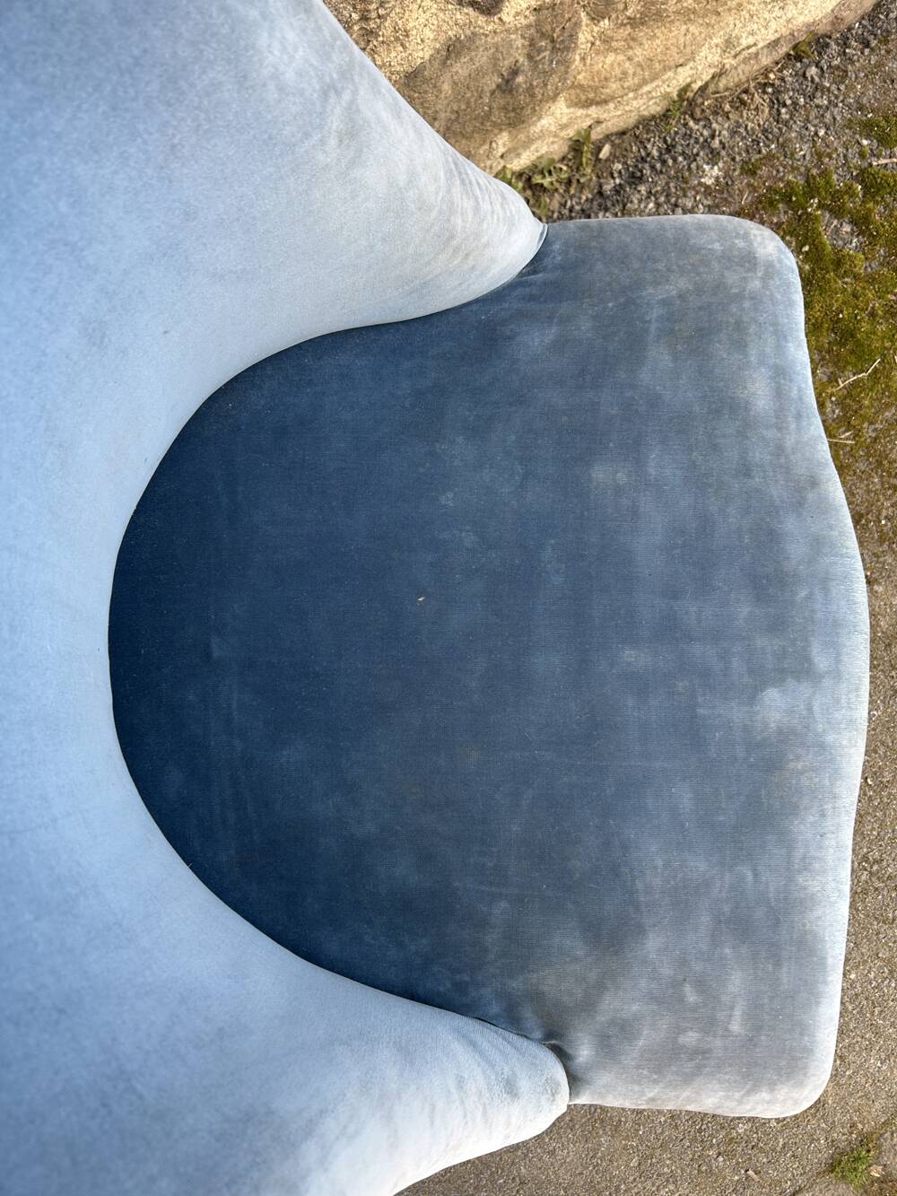 Fauteuil crapaud en velours bleu, années 50