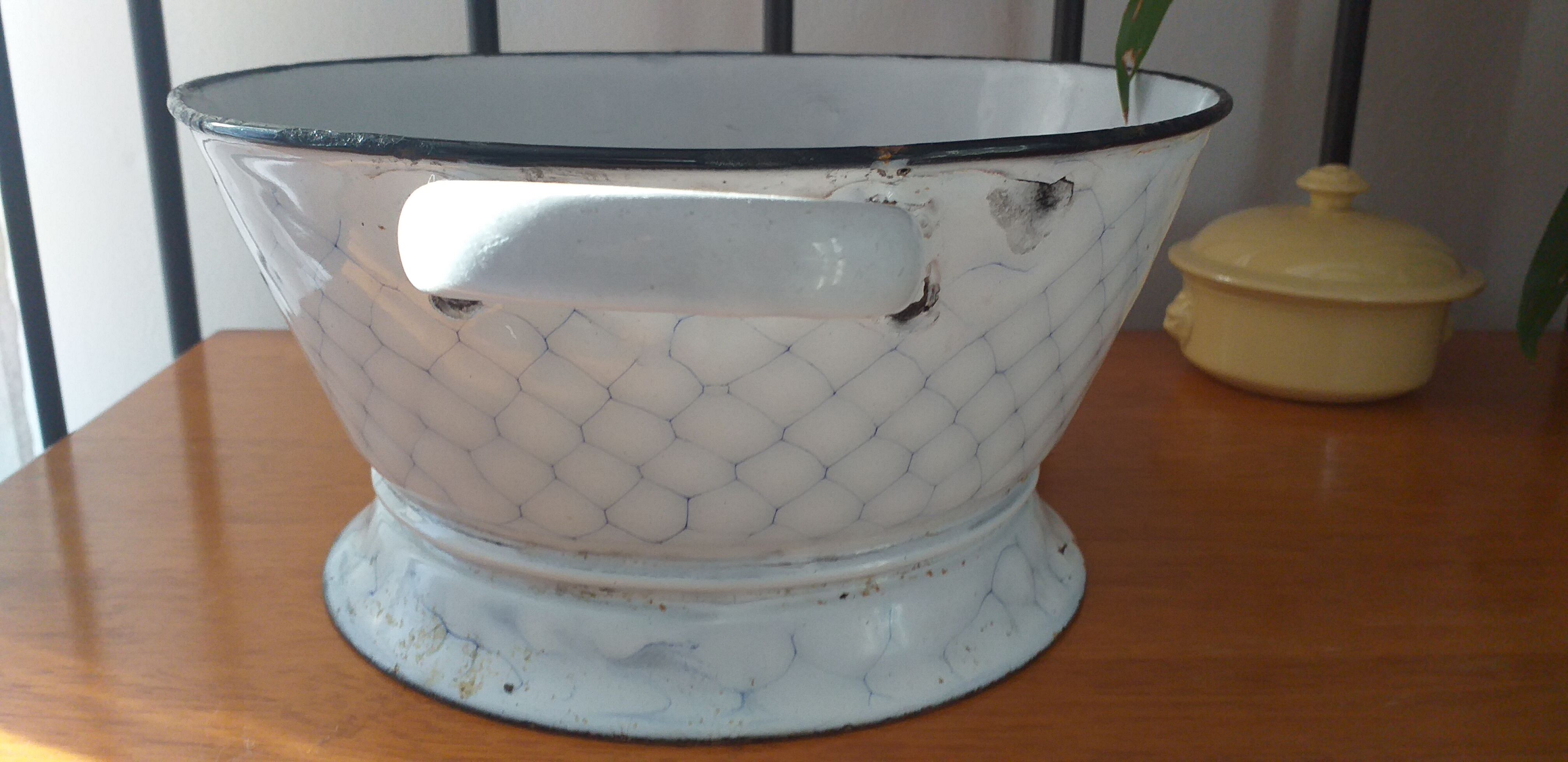 Enamel drainer