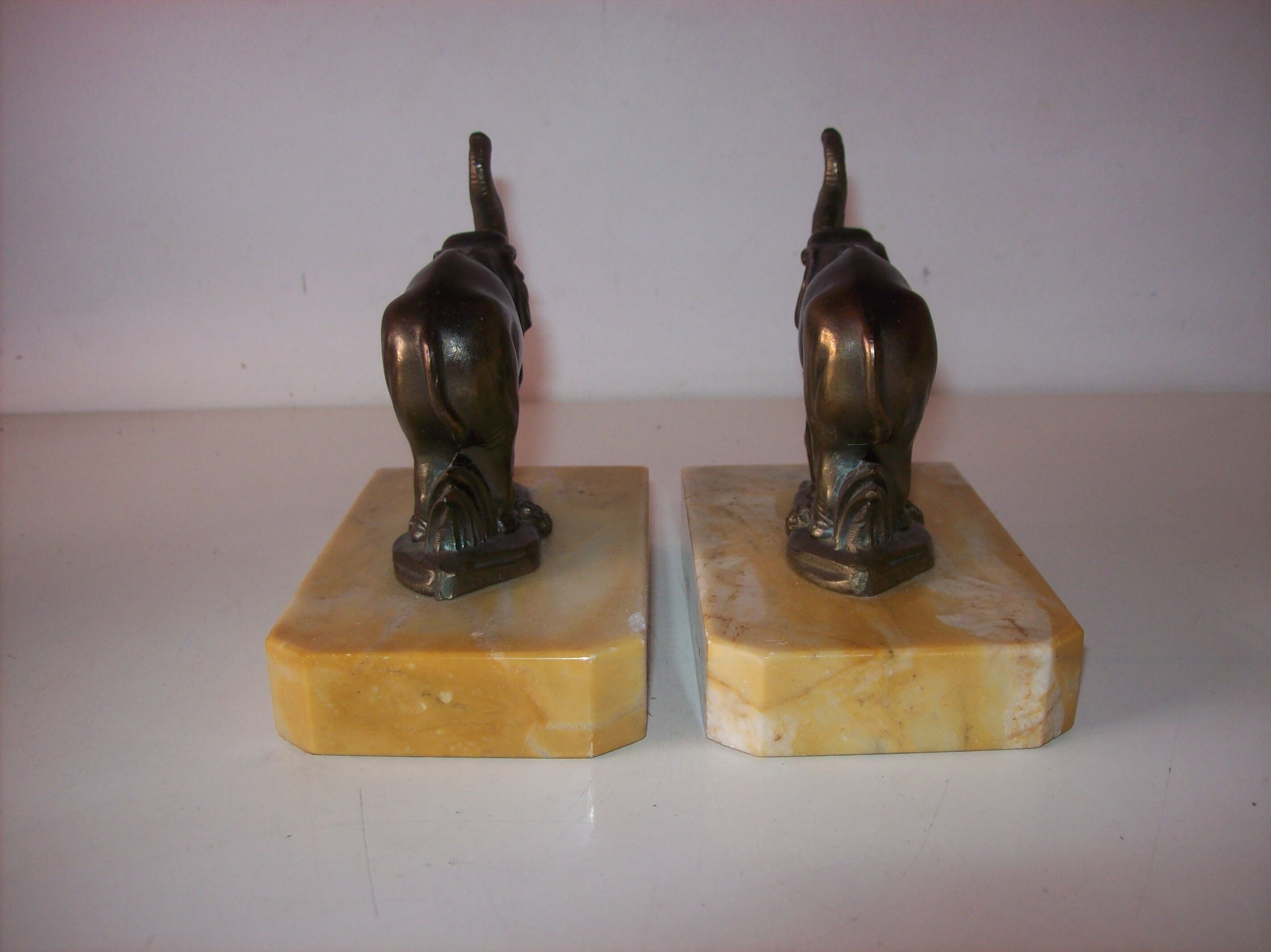 Elephant bookends