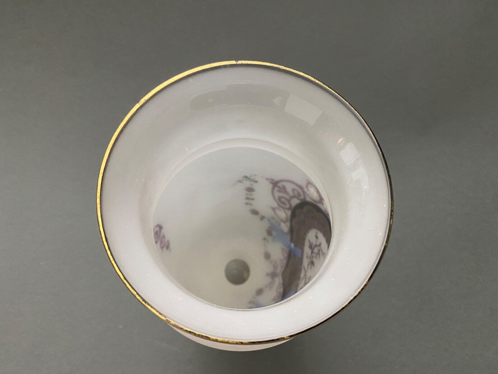 Vase en opaline decor emaille Louis XVI fin XIXe