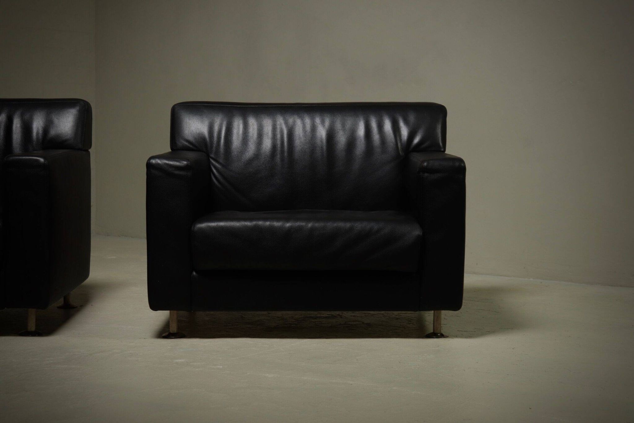 Pair of lounge chairs by Kunihide Oshinomi for Matteo Grassi 1980s
