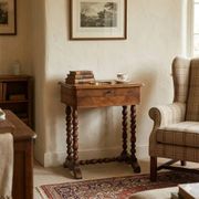 Antique sewing table in walnut and cherry wood, 19th century.