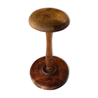 Old hat holder