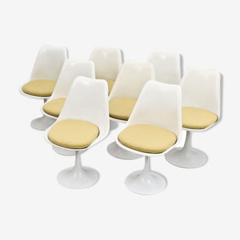 Set of 8 Tulip chairs by Eero Saarinen