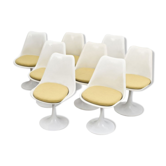 Set of 8 Tulip chairs by Eero Saarinen