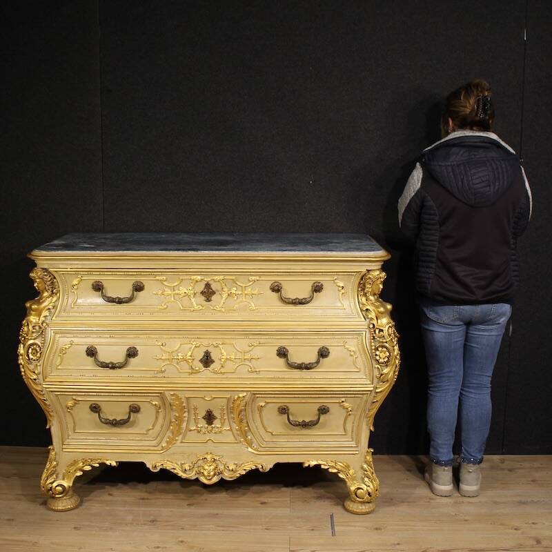 Commode italienne laquée et dorée du 20e siècle