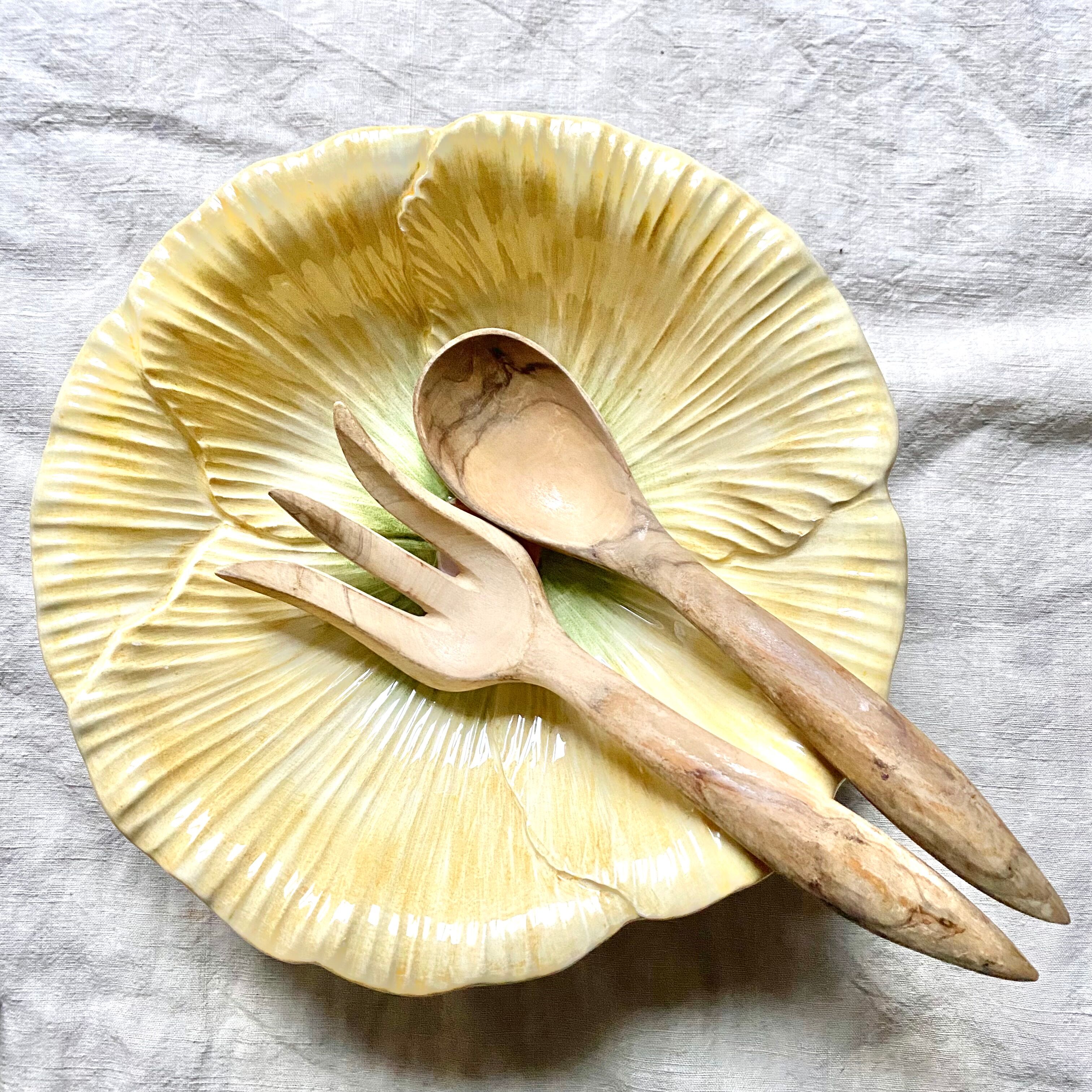 2 wooden salad cutlery