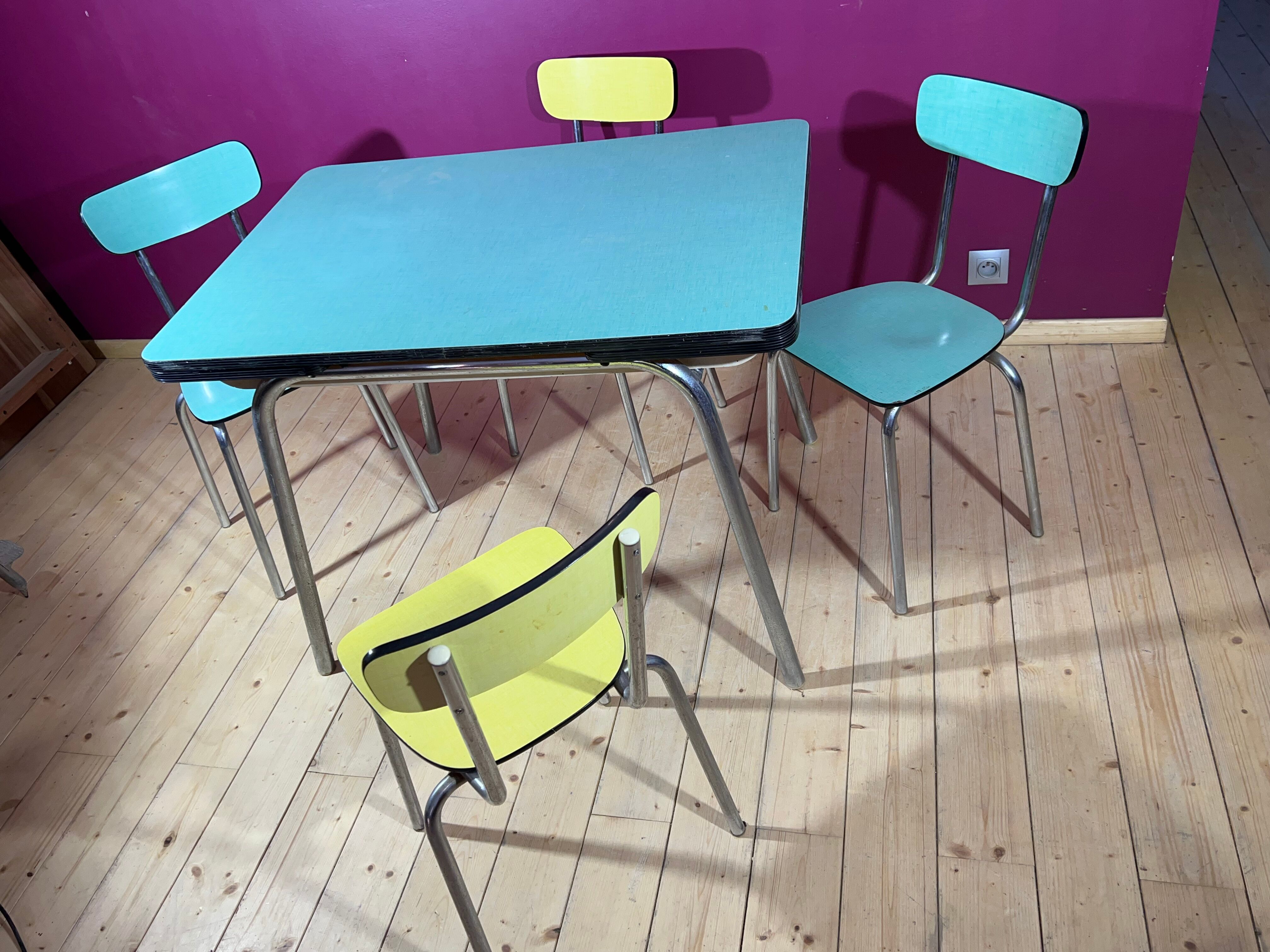 Formica table with extensions and 4 chairs 1950