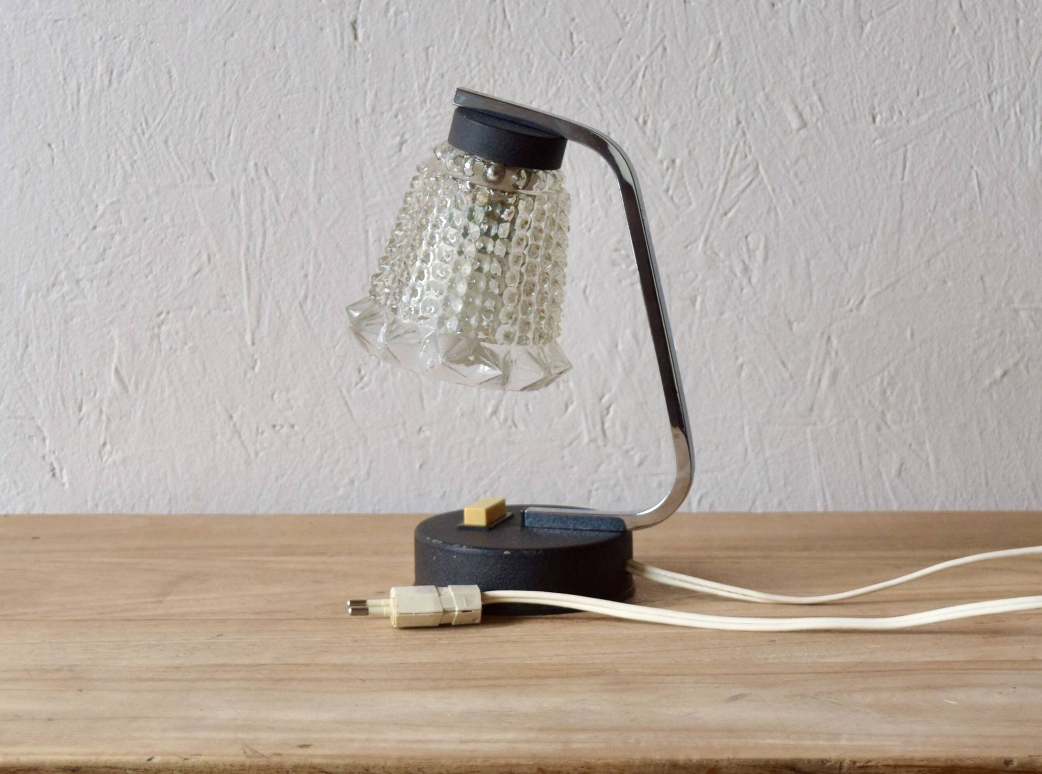Small vintage bedside lamp in molded glass, chrome metal and steel - 1950s