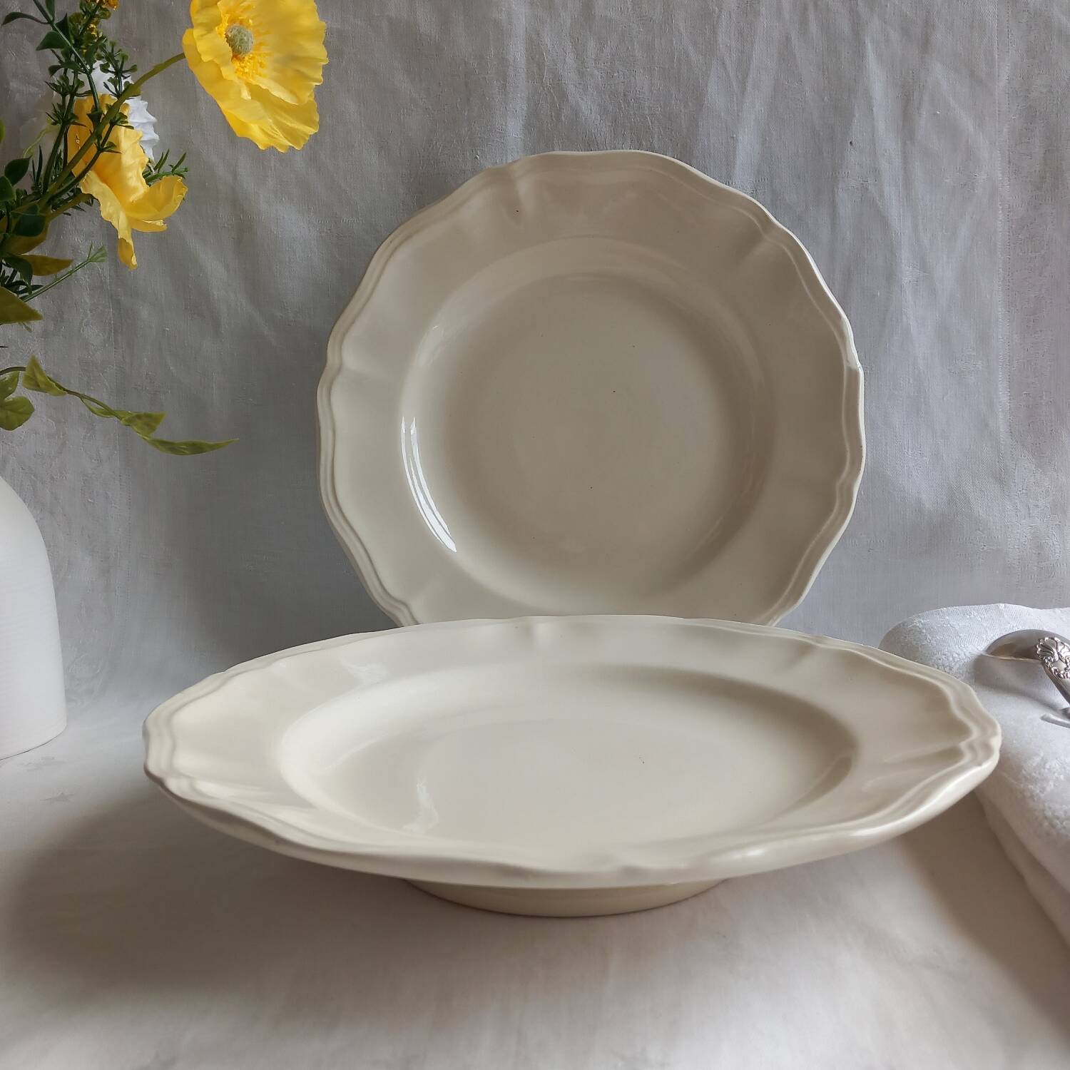 2 plates on Sarreguemines pedestal