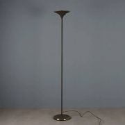 Vintage floor lamp in enamelled metal and brass, design, Italy, 1980s