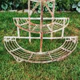 Half-moon plant holder