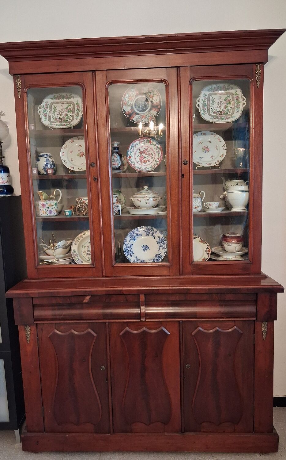English display cabinet in mahogany