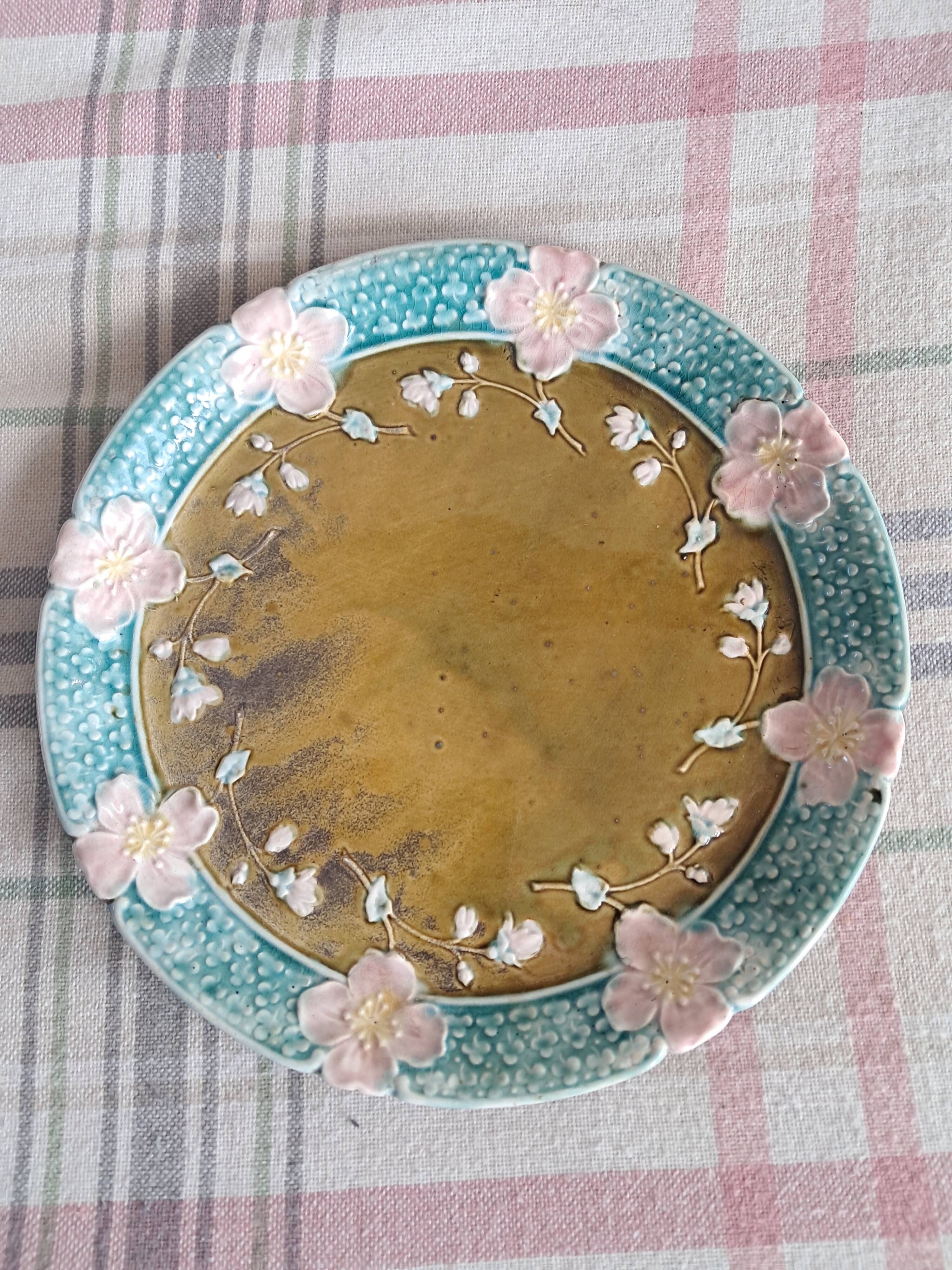 Vintage barbotine plate by Gustave de Bruyn.