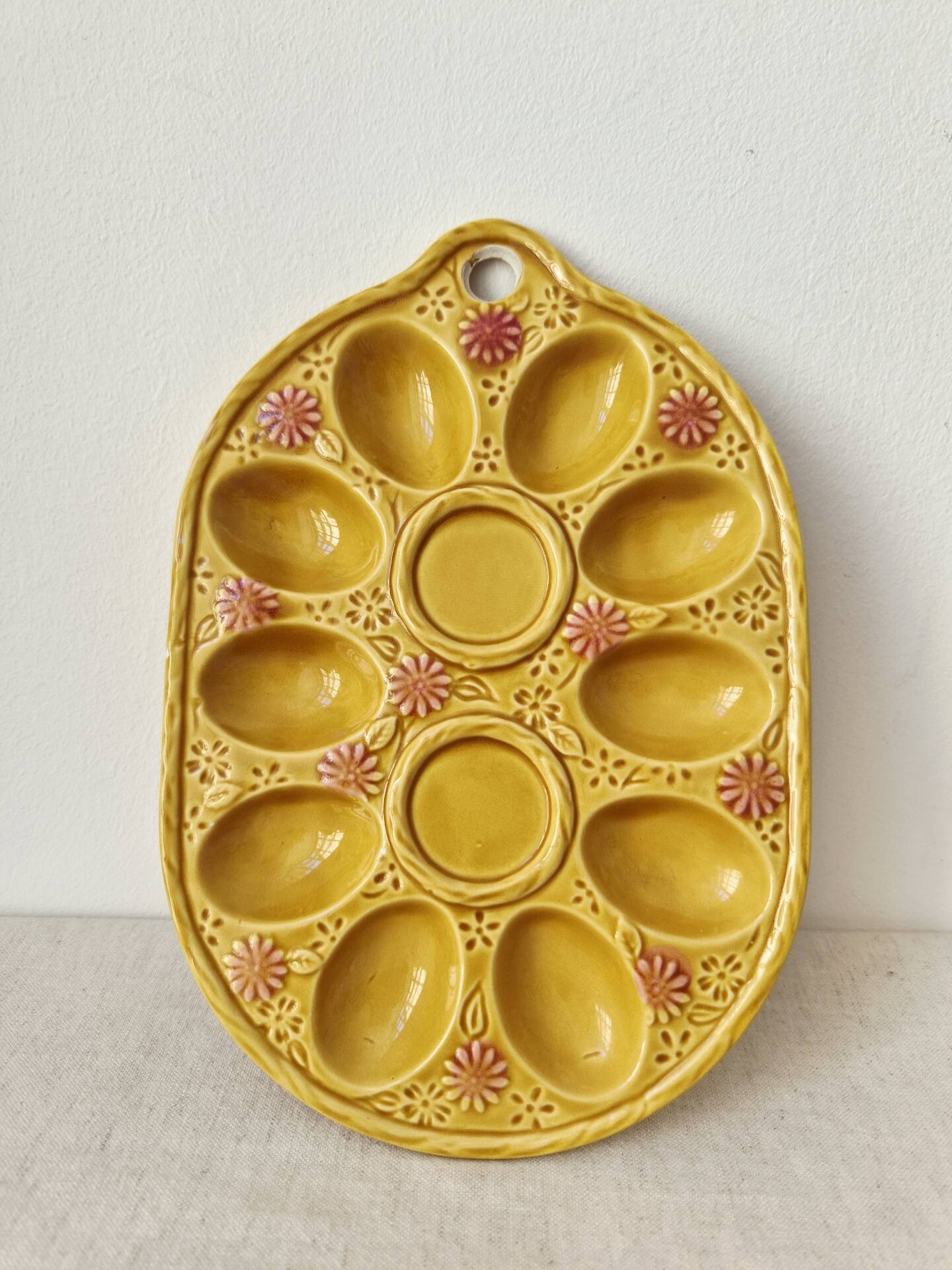 Vintage egg plate in majolica - 1970s