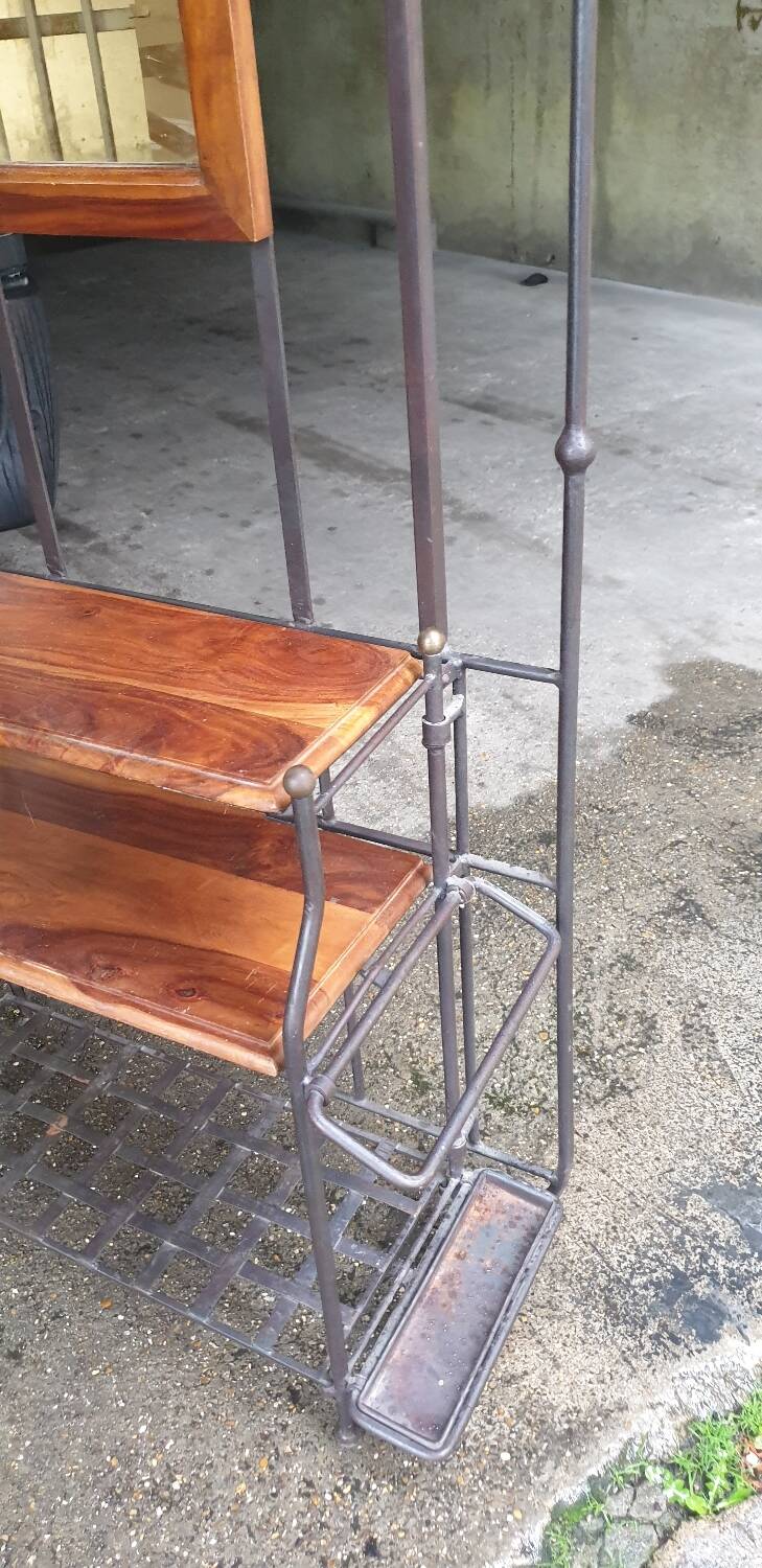 Contemporary locker room