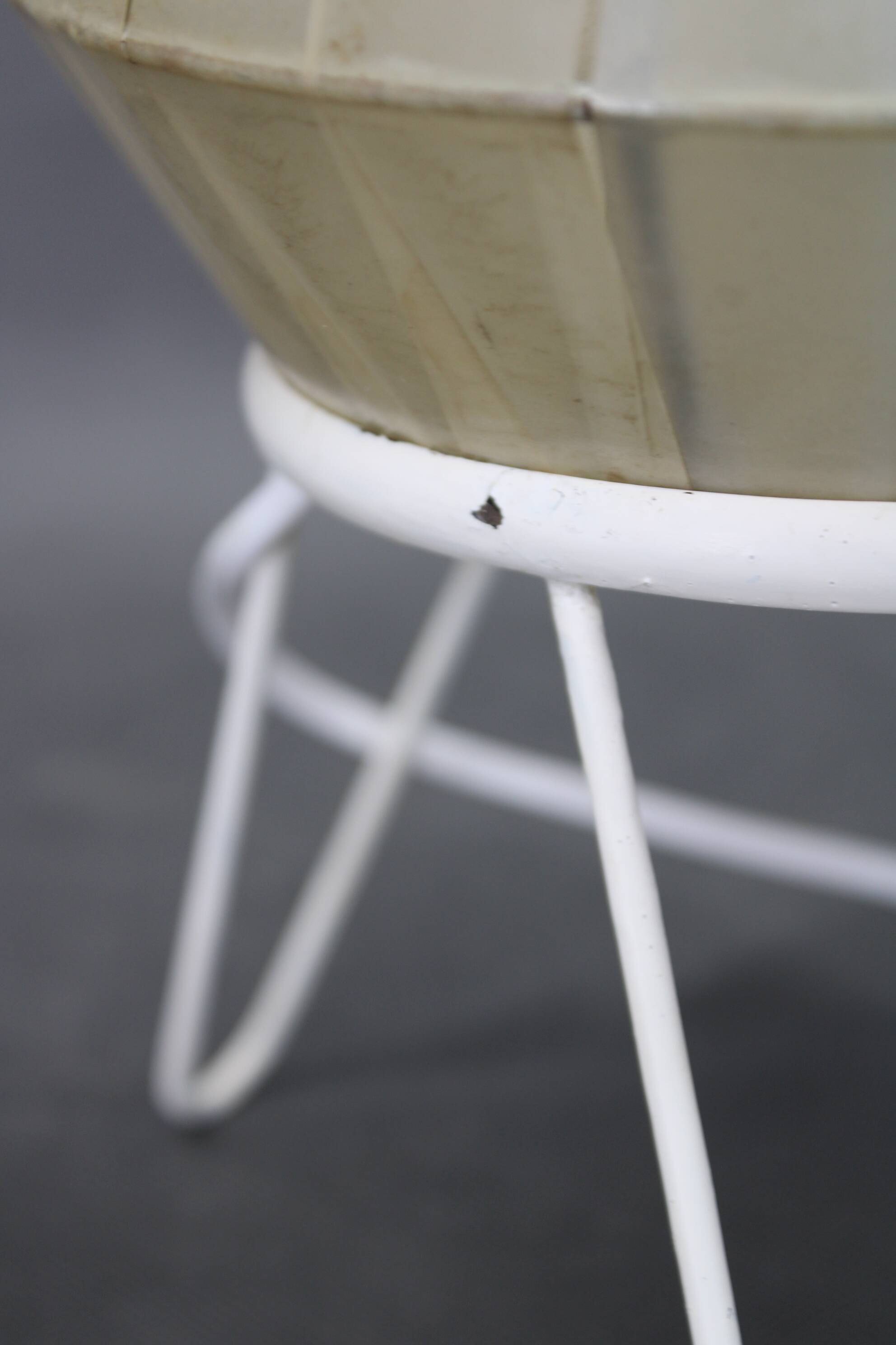 Lampe de table tchécoslovaque des années 1960 avec abat-jour en plastique.