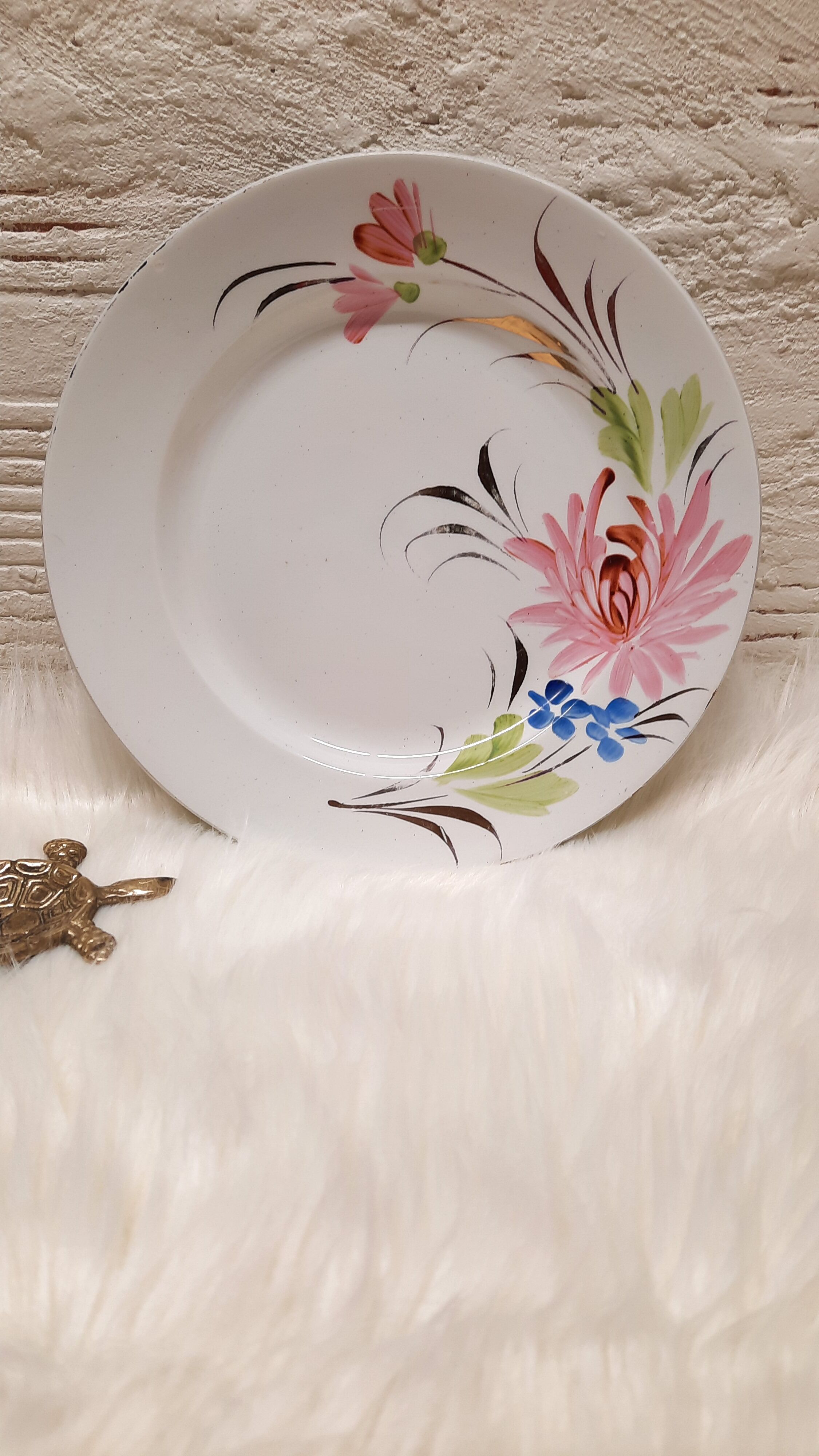 Pair flowery flat plates