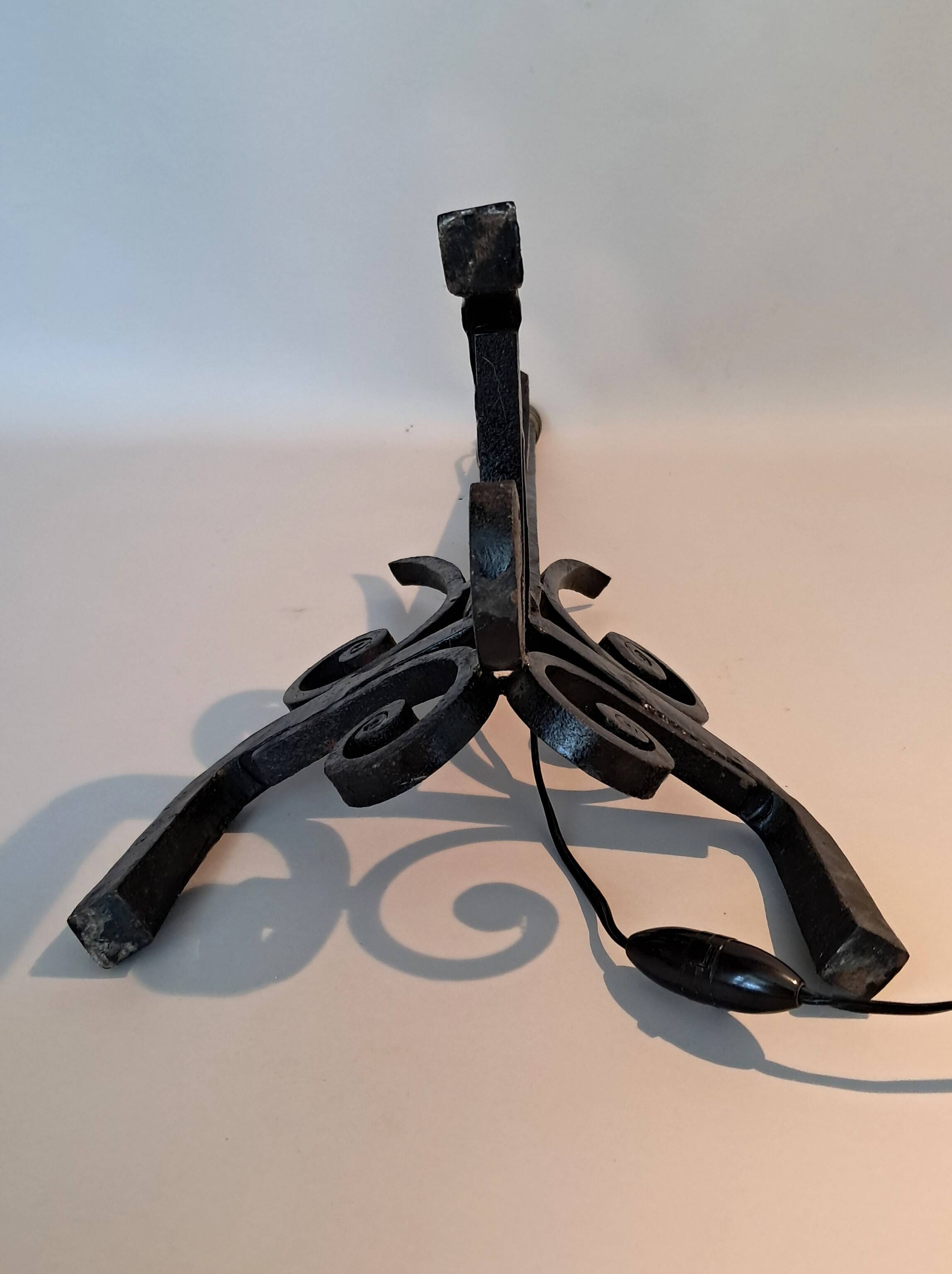 Brutalist tripod wrought iron lamp base 1950/1960.