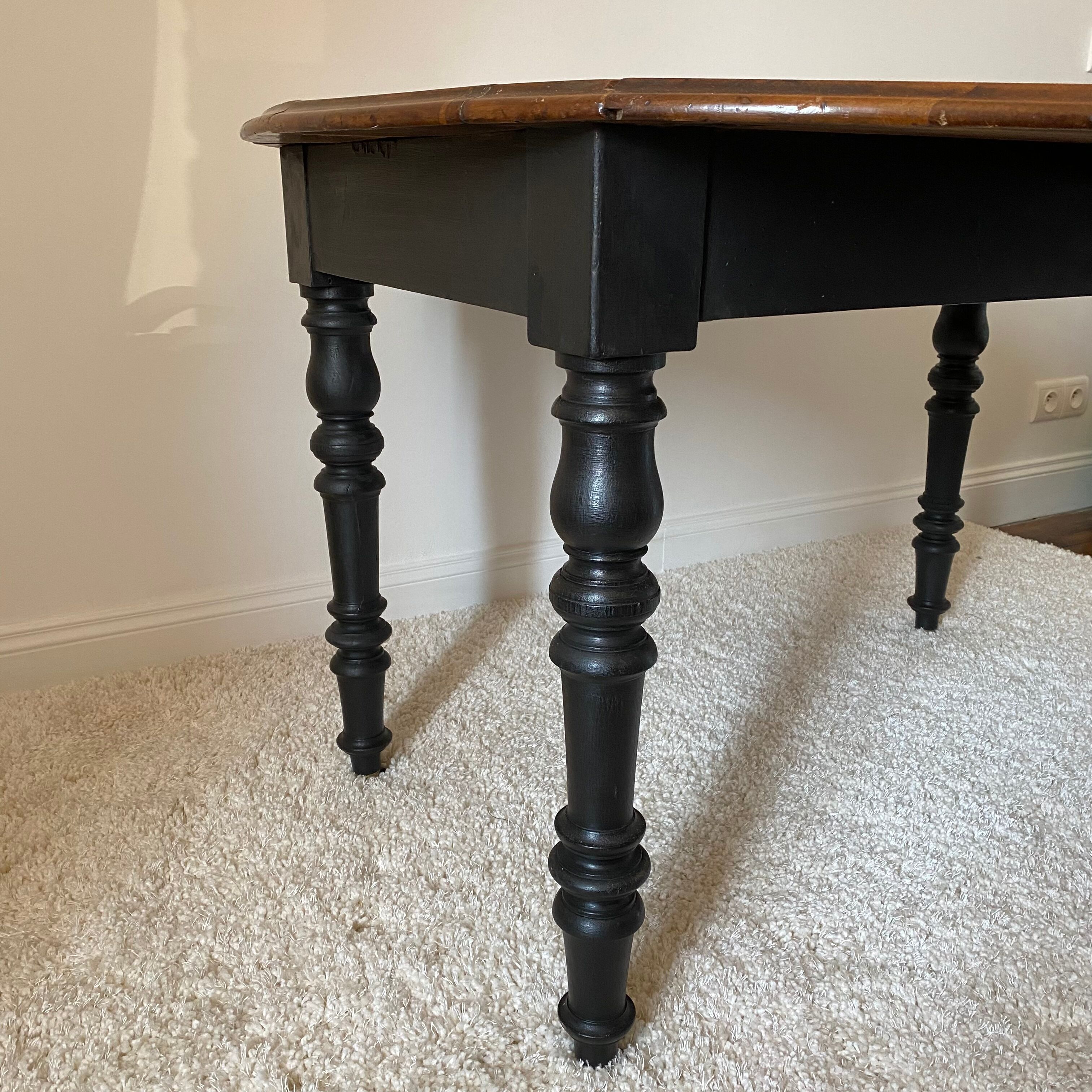 Round table black folding room