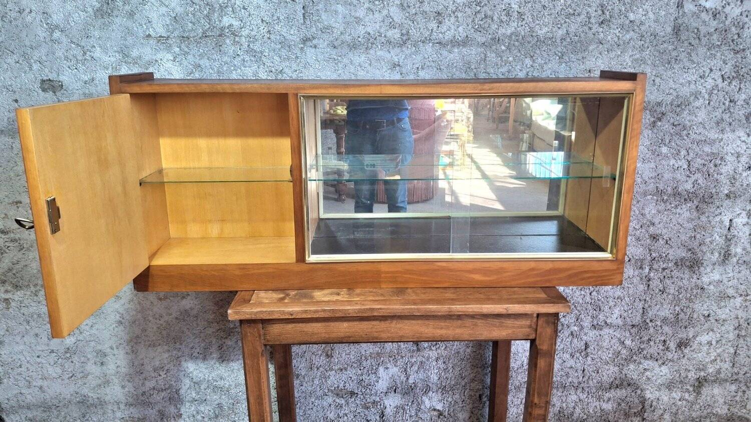 Vitrine murale Mid-Century noyer – années 1950