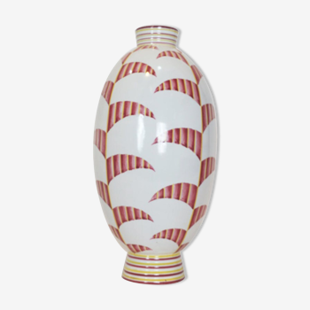 Vase art déco en céramique dans le modèle futuriste peint à la main avec le modèle rouge, jaune et blanc