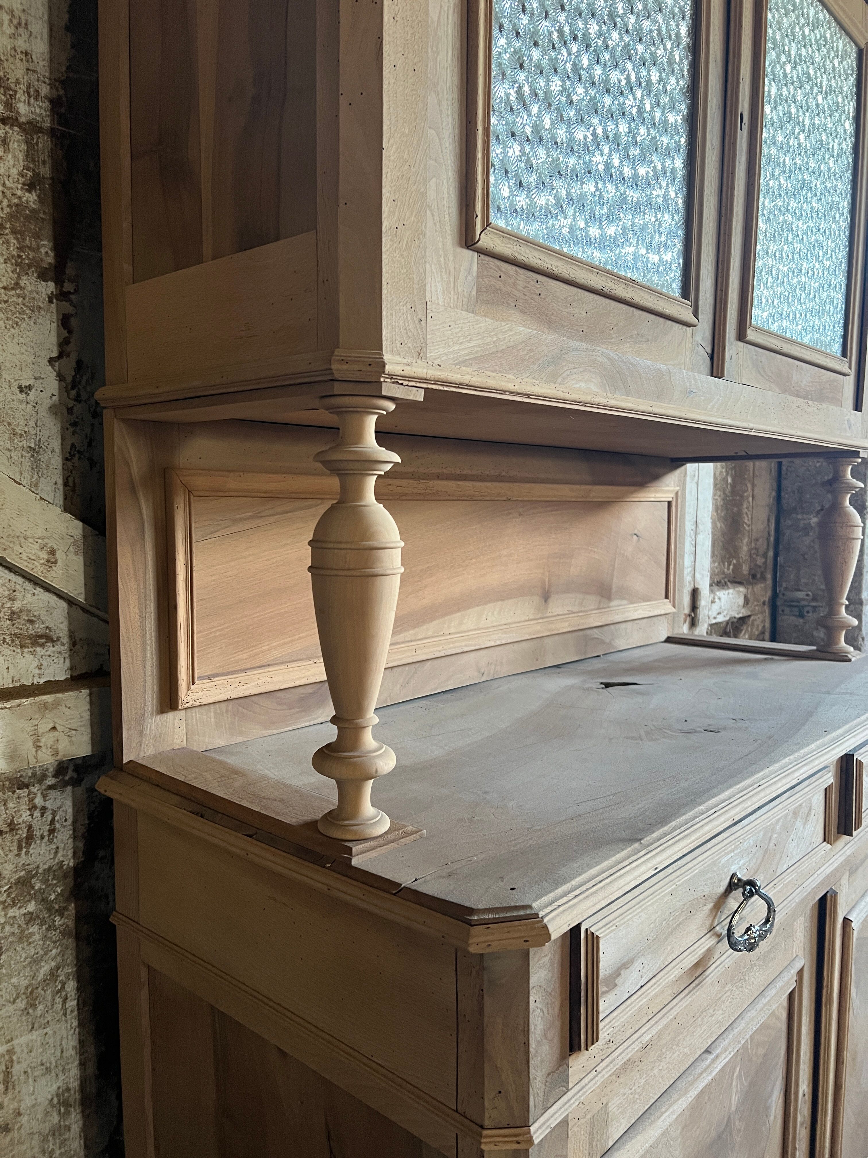 Sideboard 2 aerogummed vitreous body