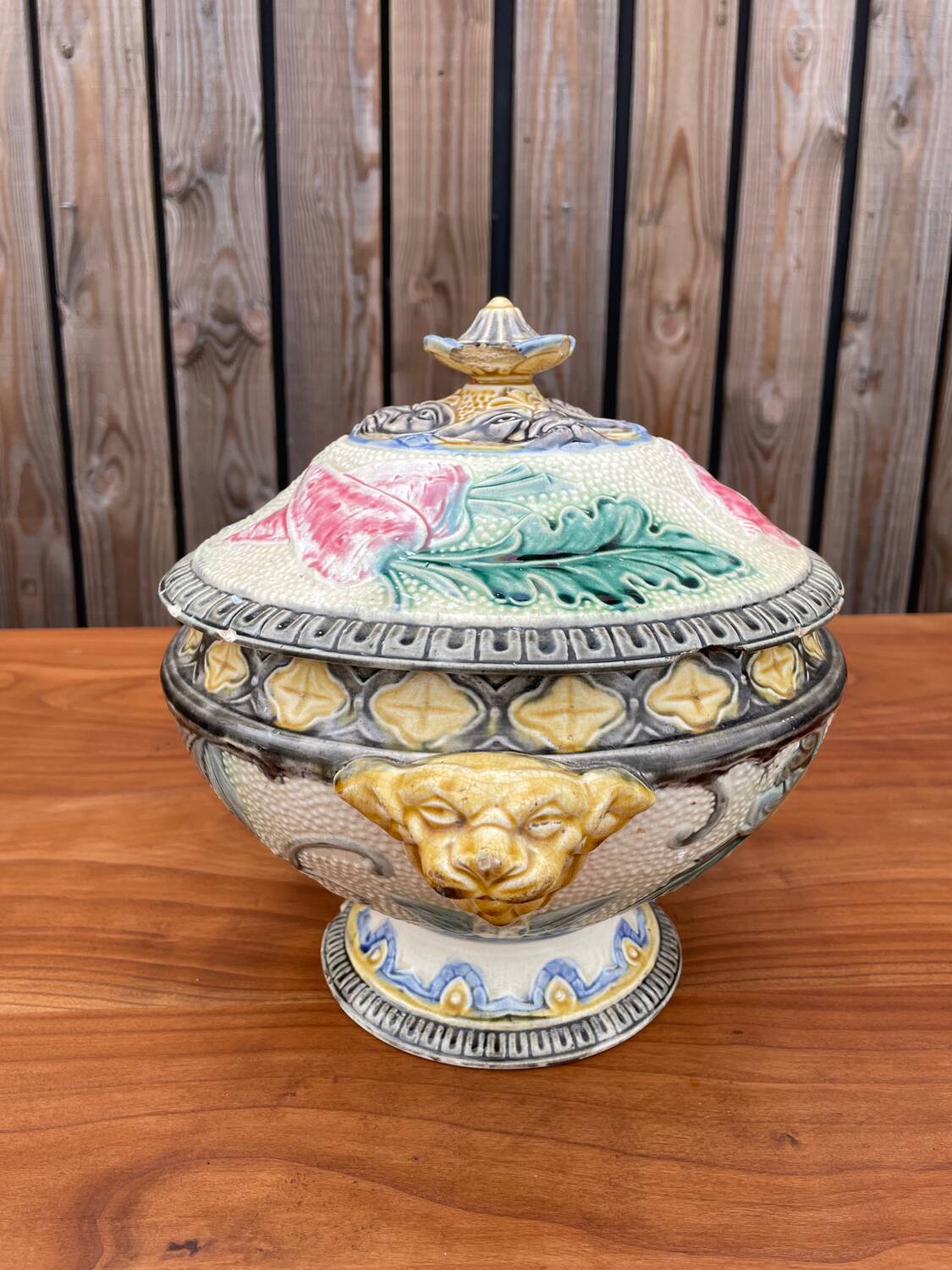 Earthenware soup tureen, 19th century